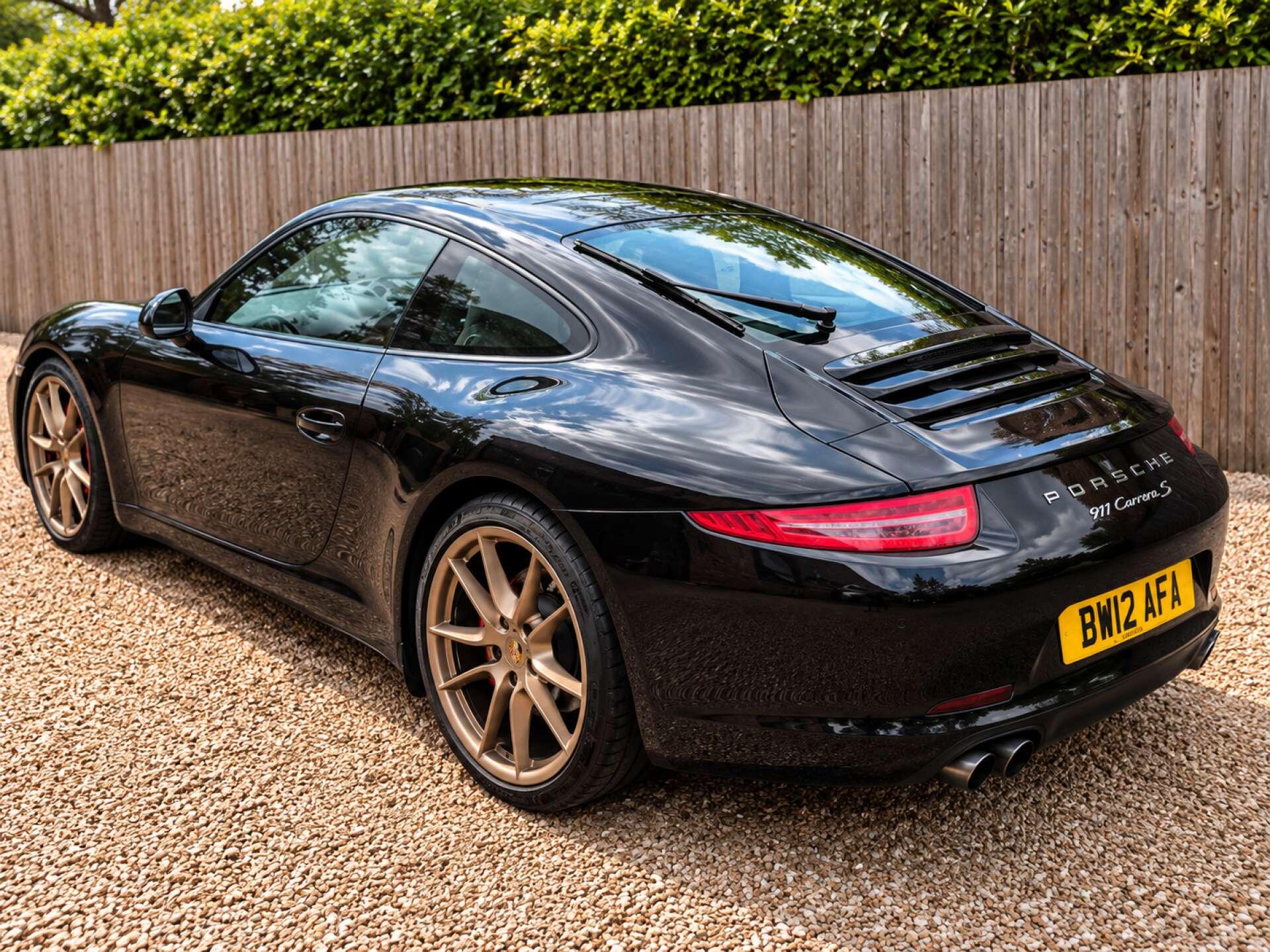 Porsche 911 view 4