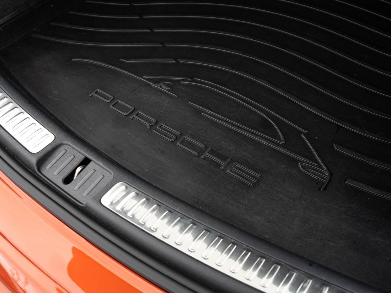 Porsche Macan view 39