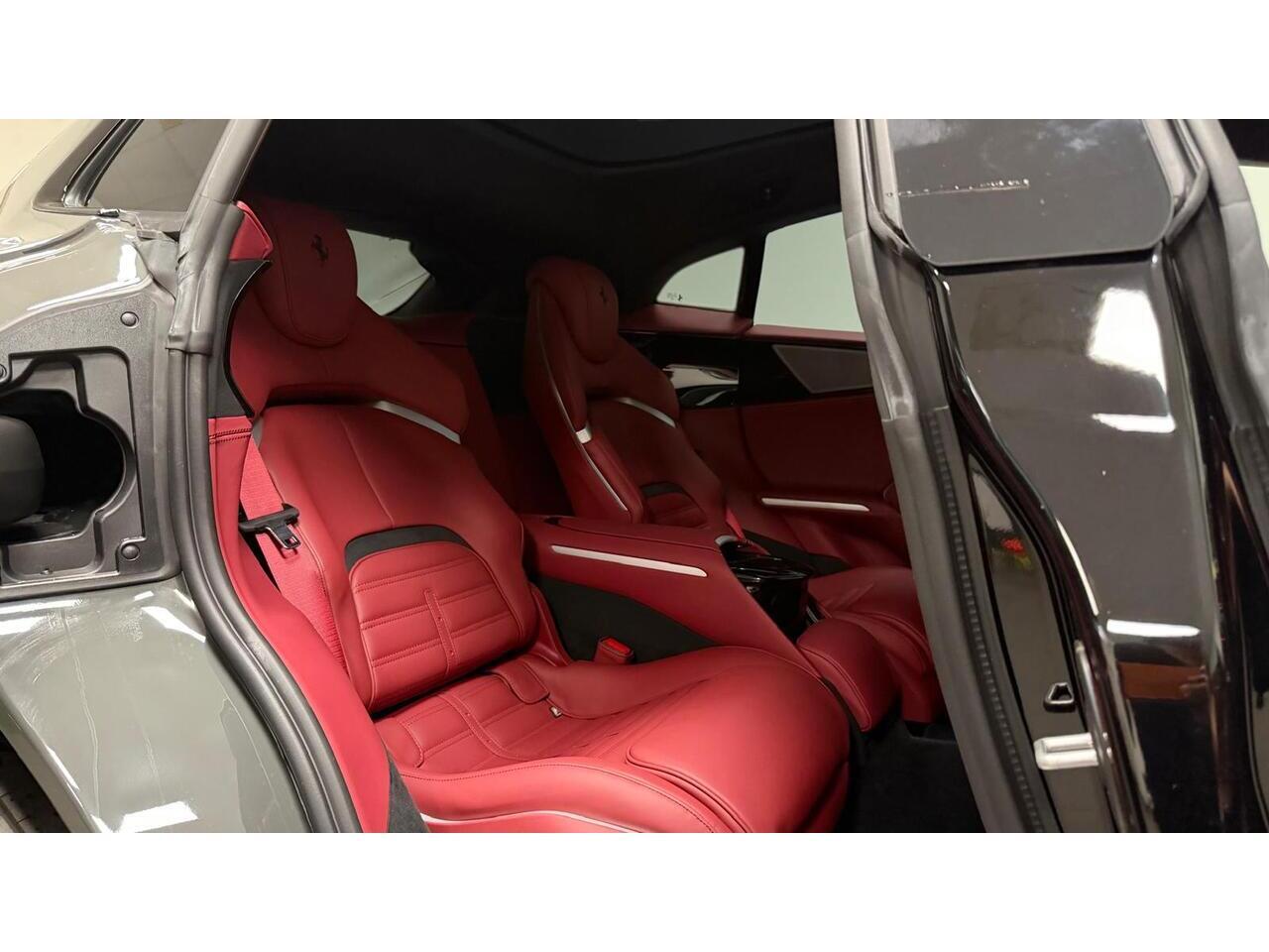 Ferrari Purosangue view 18