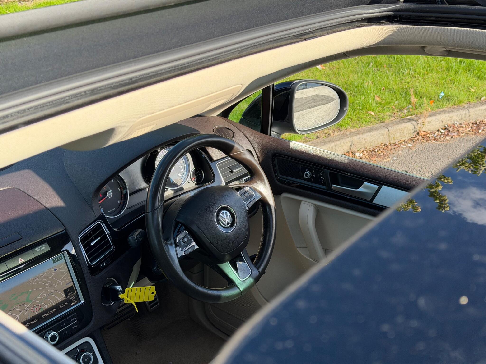 Volkswagen Touareg view 32
