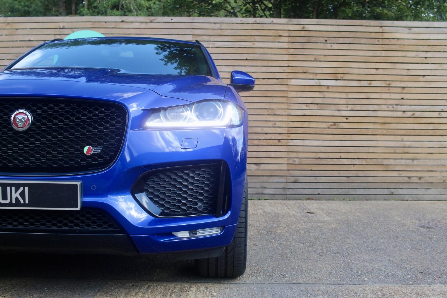 Jaguar F-Pace view 35