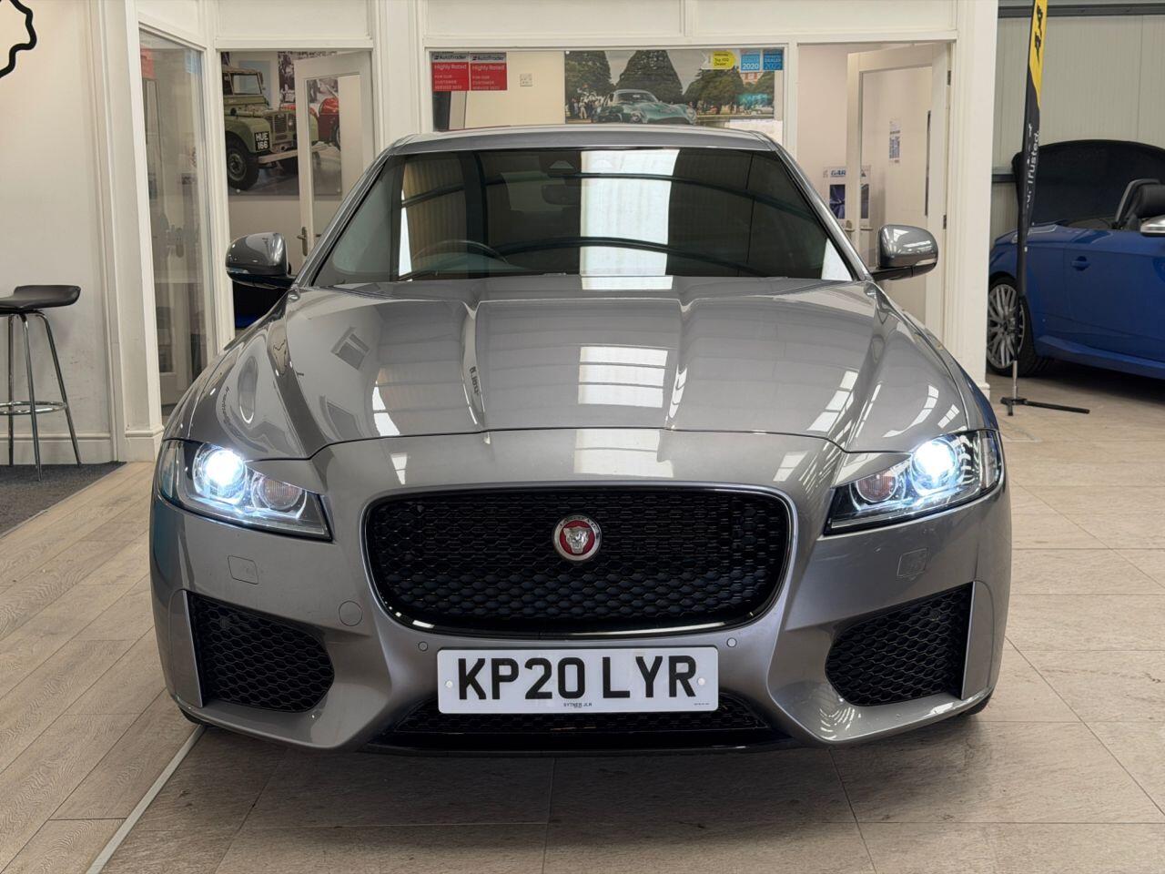 Jaguar XF view 10