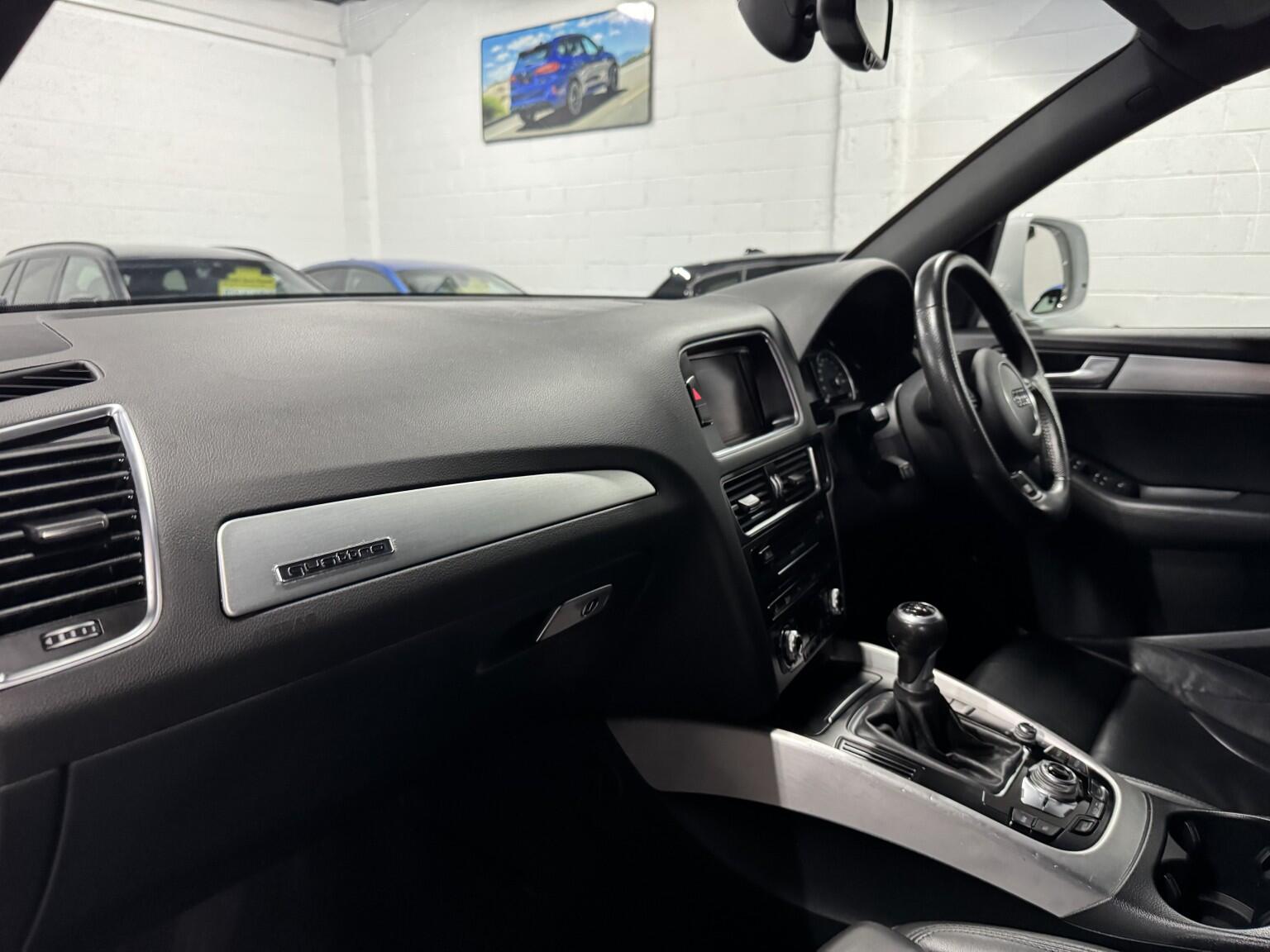 Audi Q5 view 10
