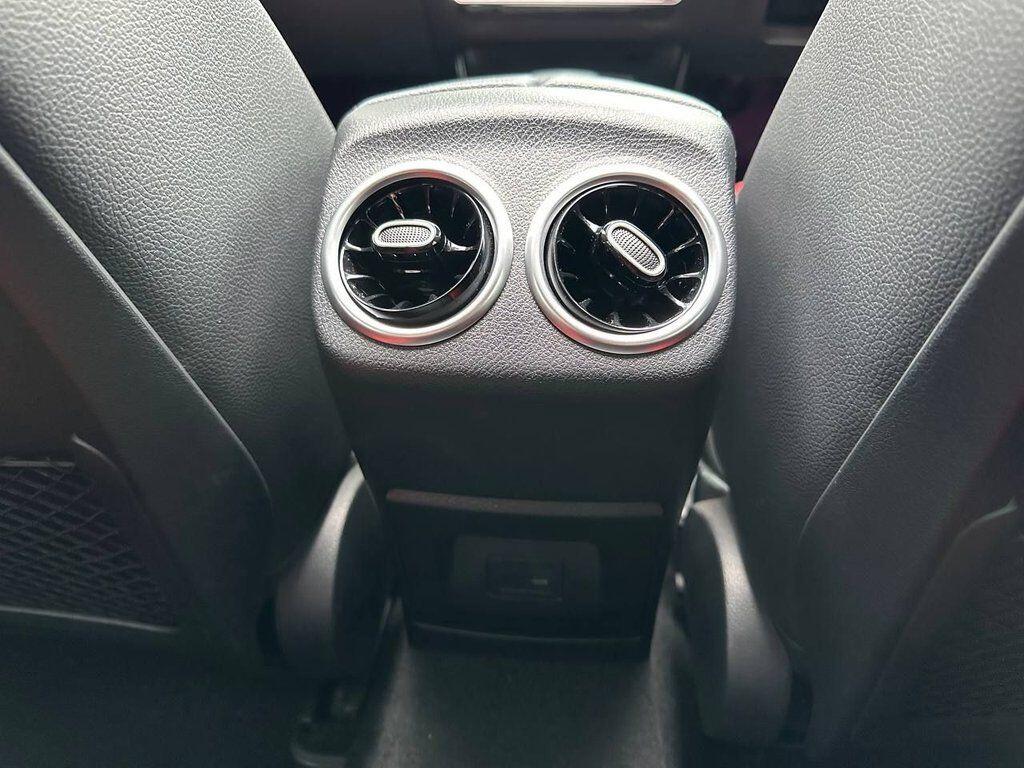 Mercedes-Benz Cla view 28