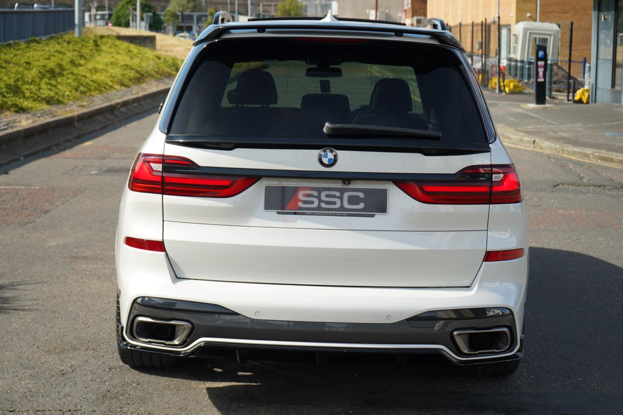 BMW X7 view 14
