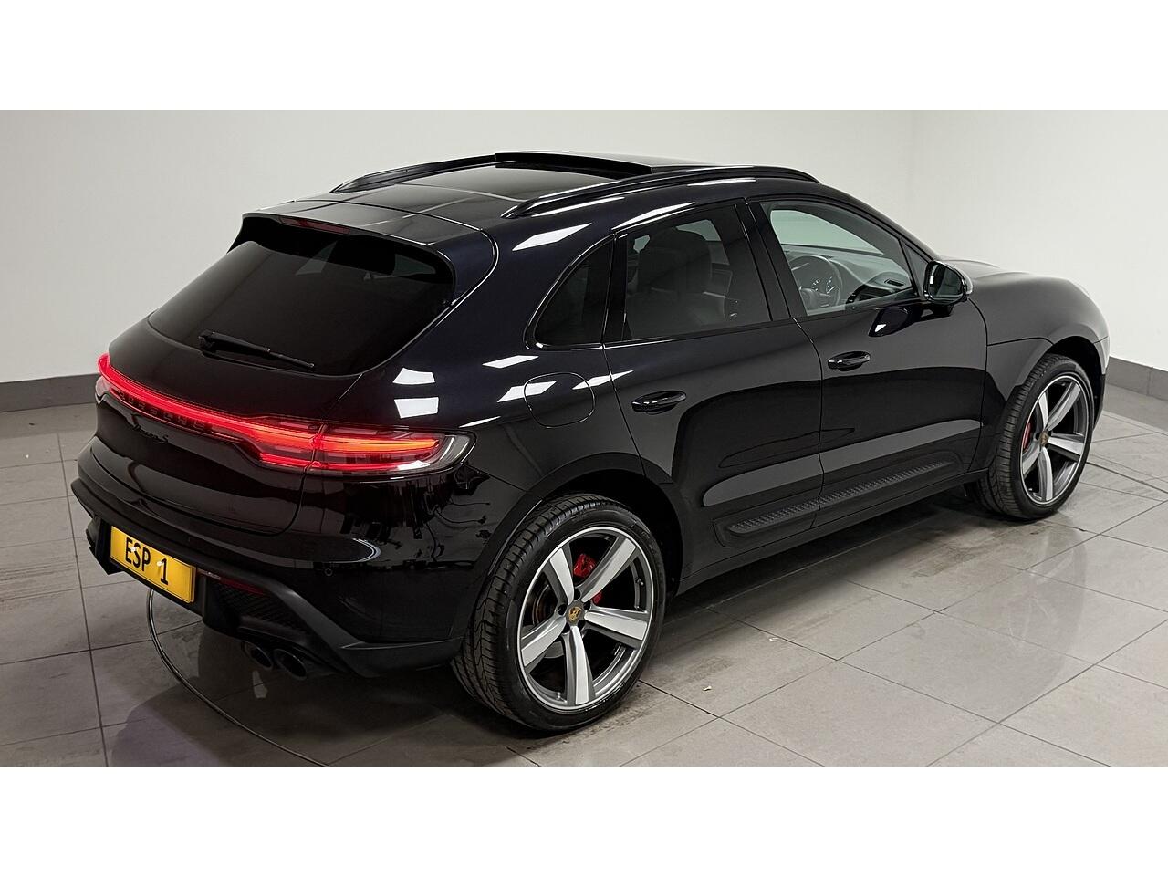 Porsche Macan view 12