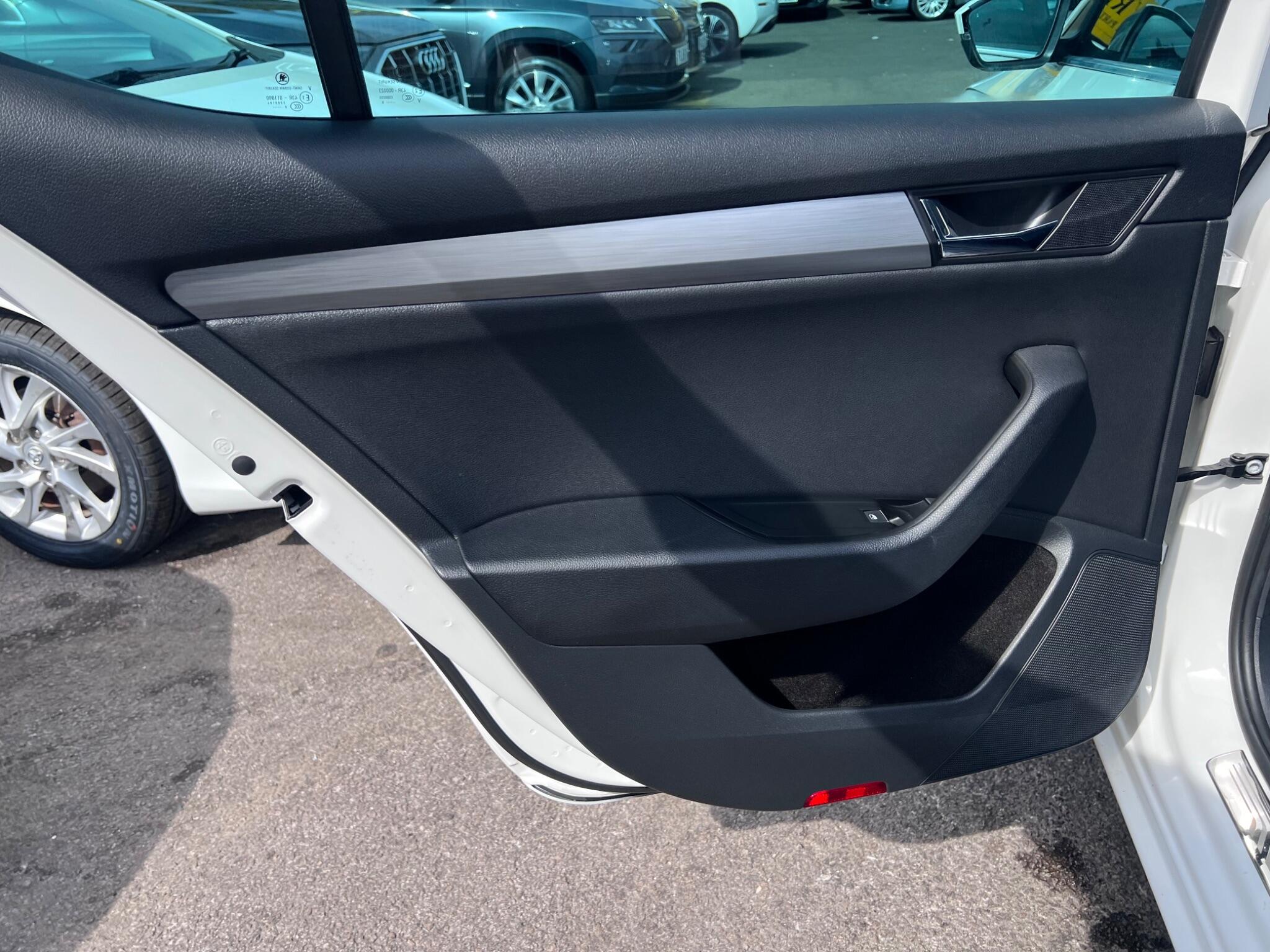 Skoda Superb view 36