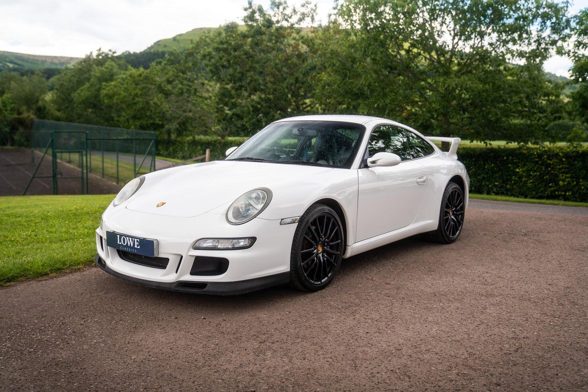 Porsche 911 view 3