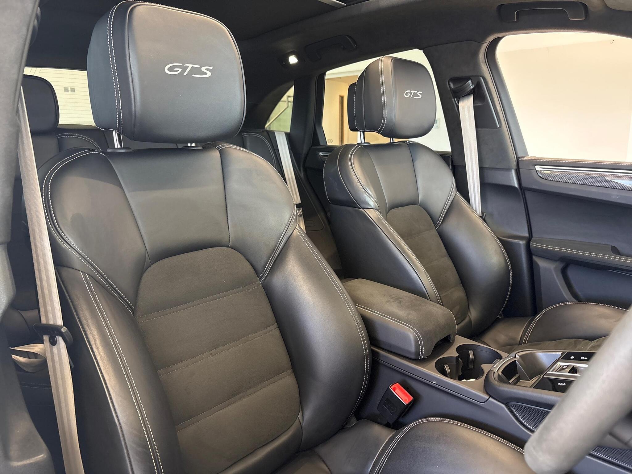 Porsche Macan view 14