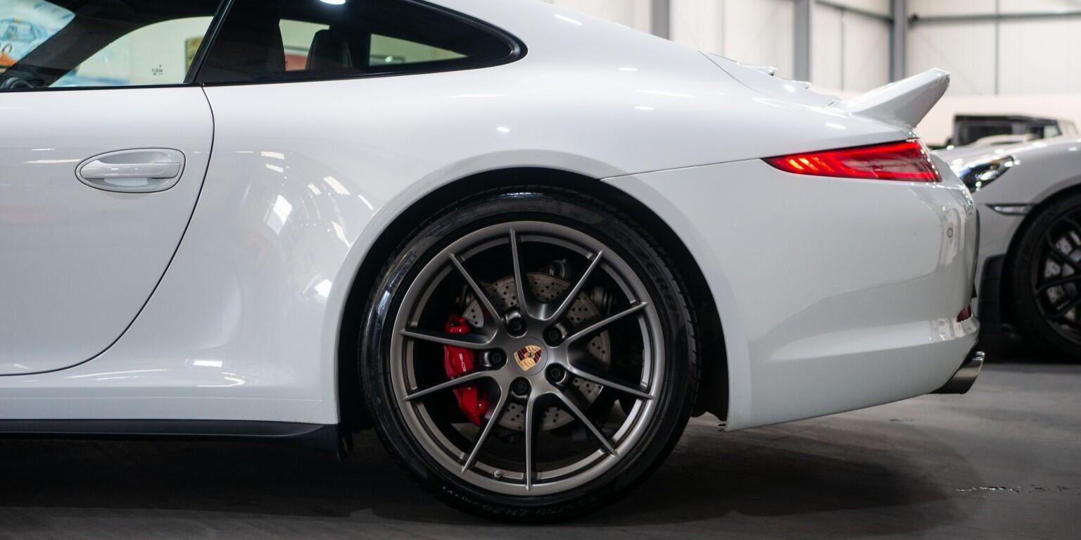 Porsche 911 view 8