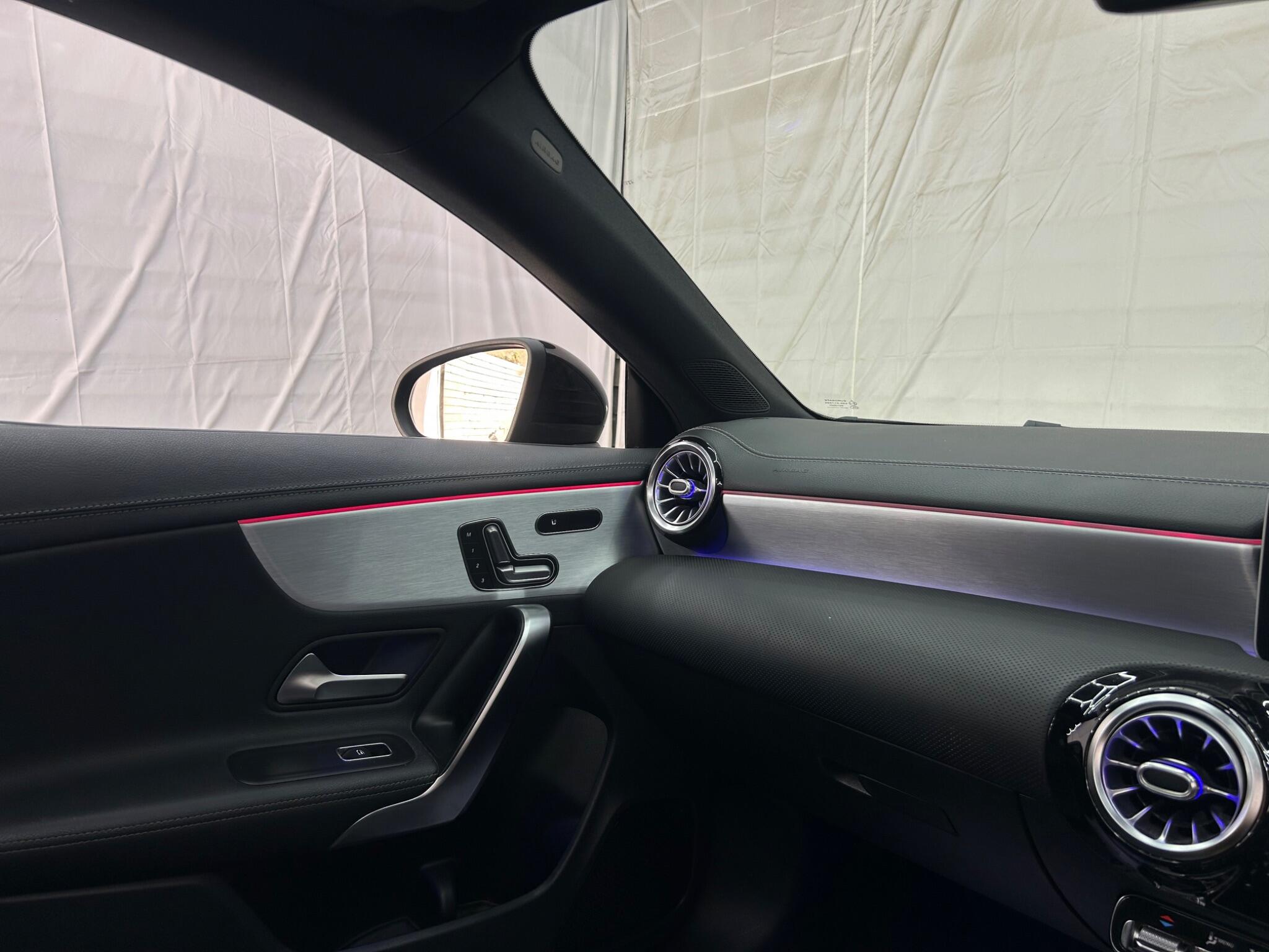 Mercedes-Benz Cla view 10