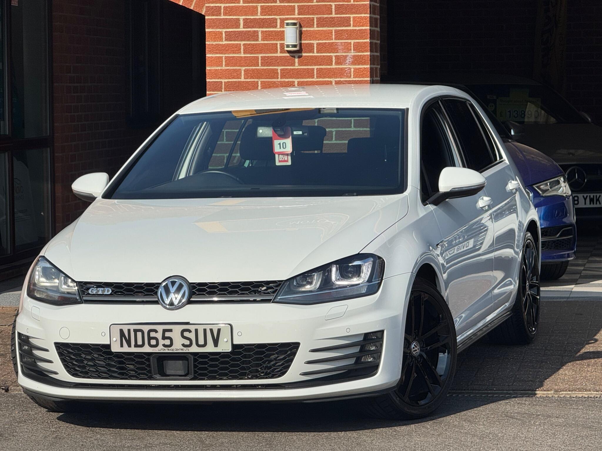 Volkswagen Golf view 2
