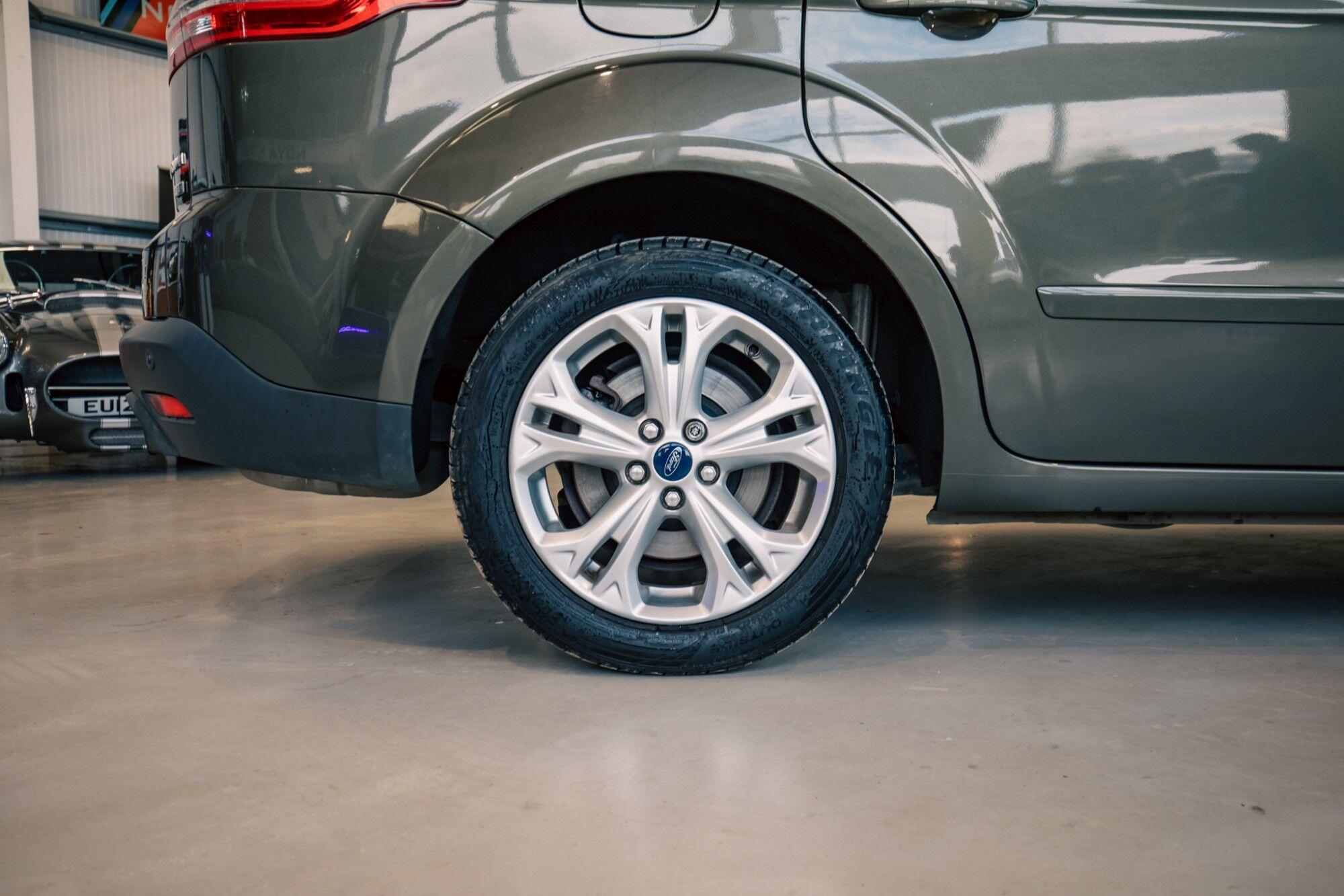 Ford S-Max view 8