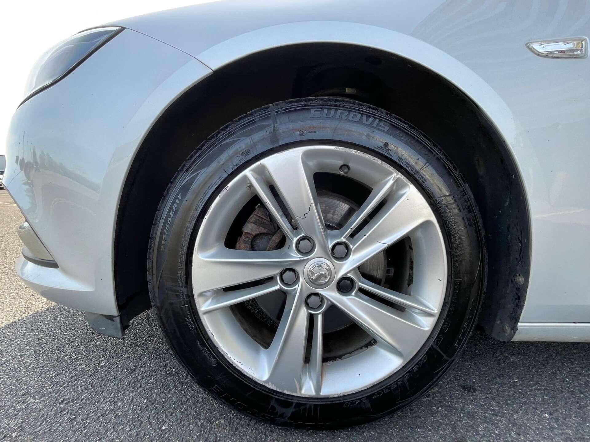 Vauxhall Insignia view 8