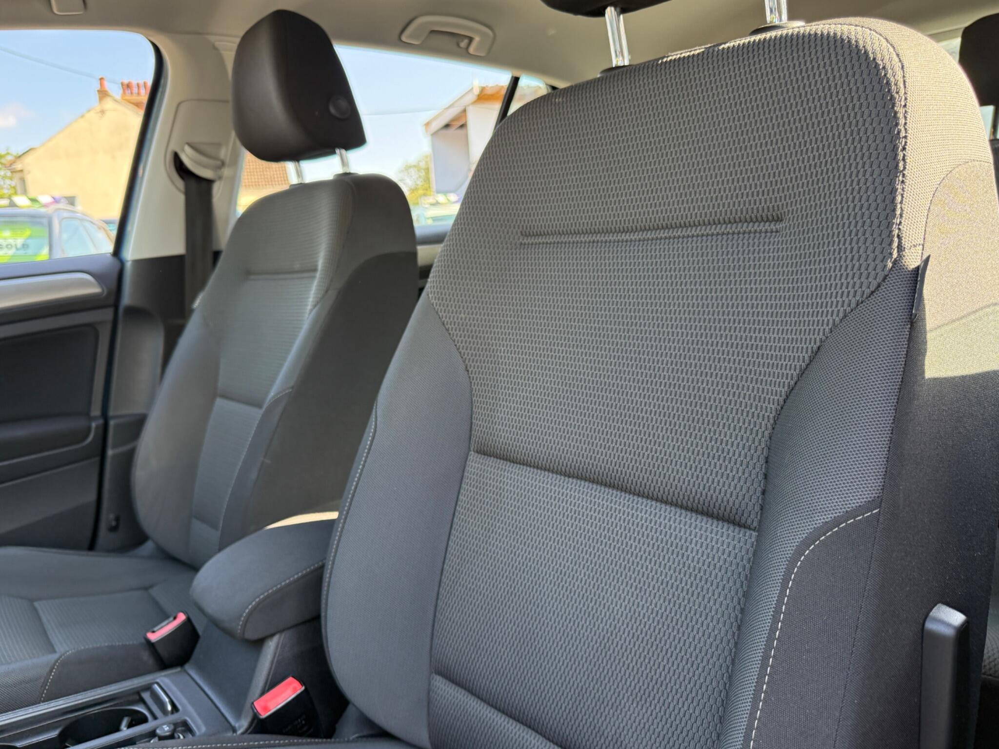Volkswagen Golf - Image 45