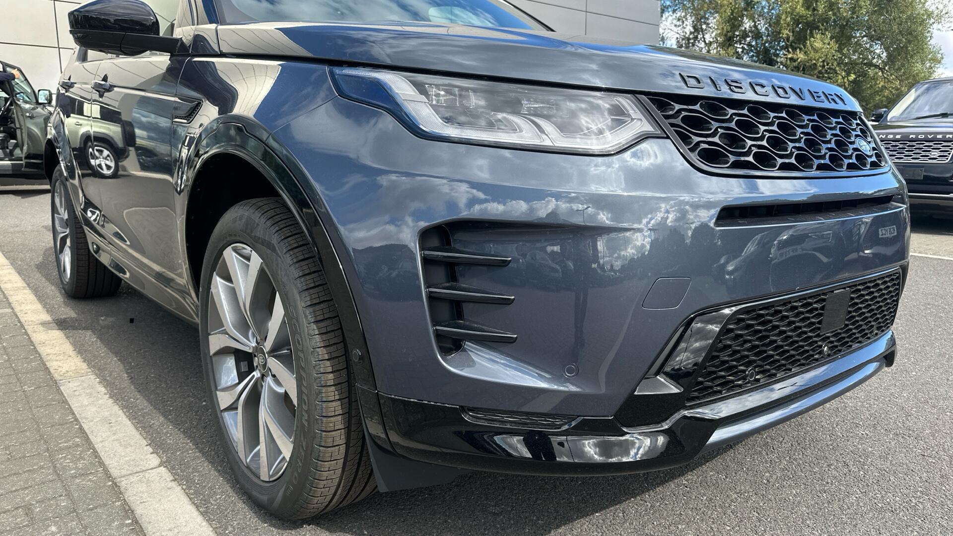 Land Rover Discovery Sport view 22