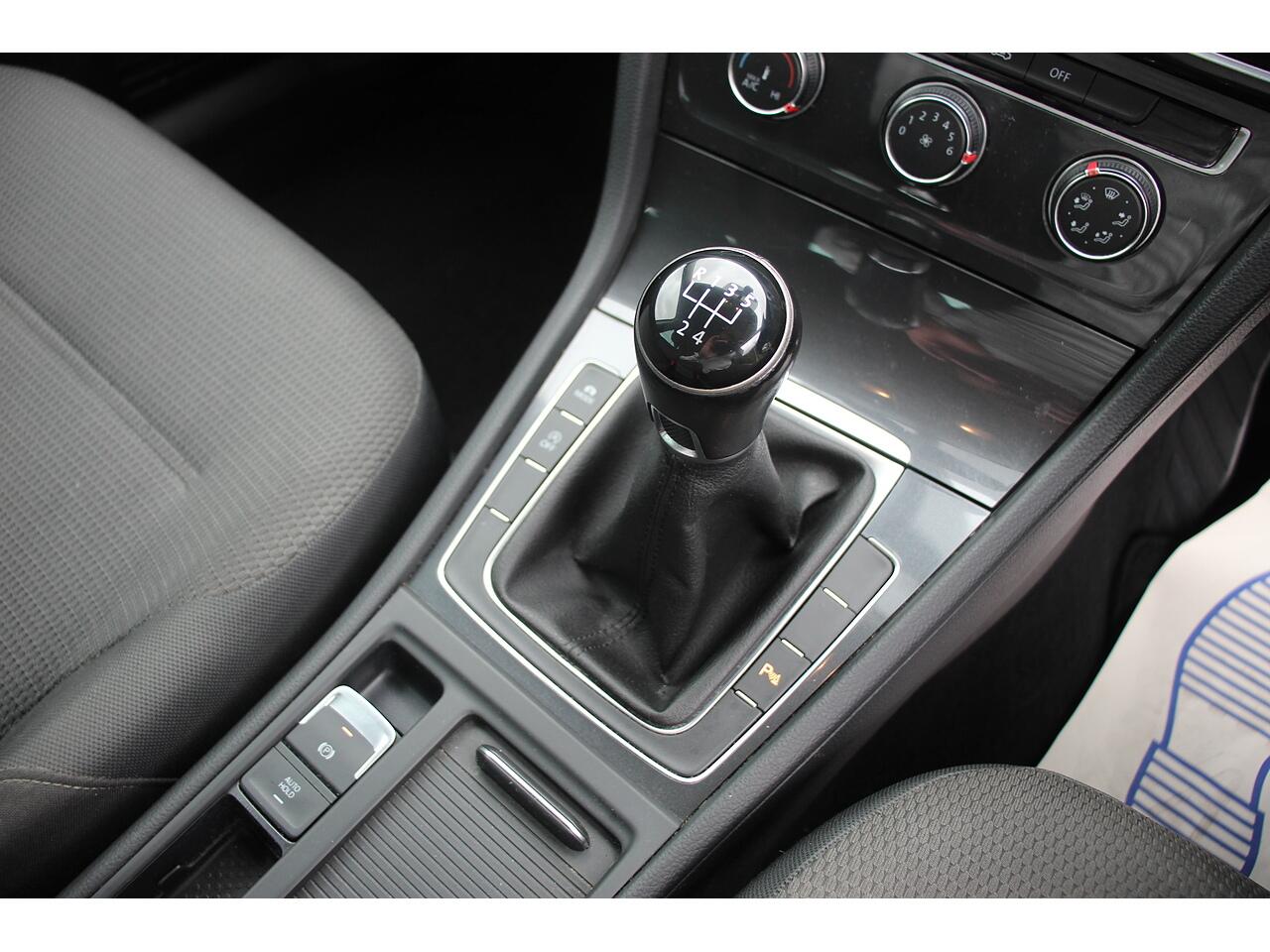 Volkswagen Golf view 26