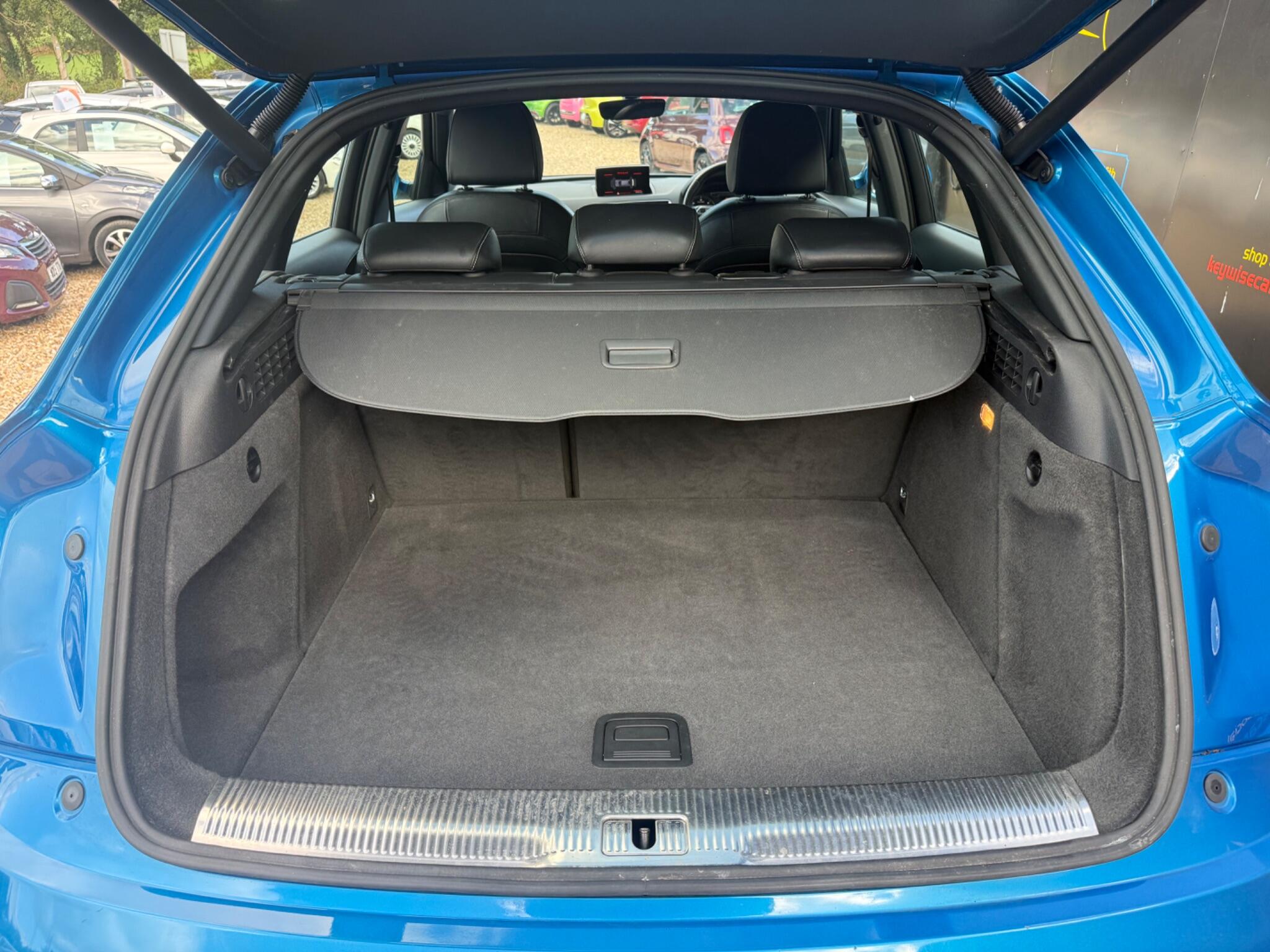 Audi Q3 view 21