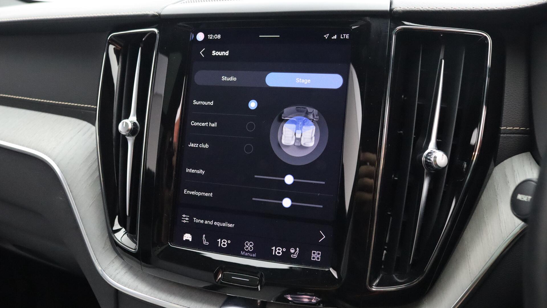 Volvo XC60 view 45