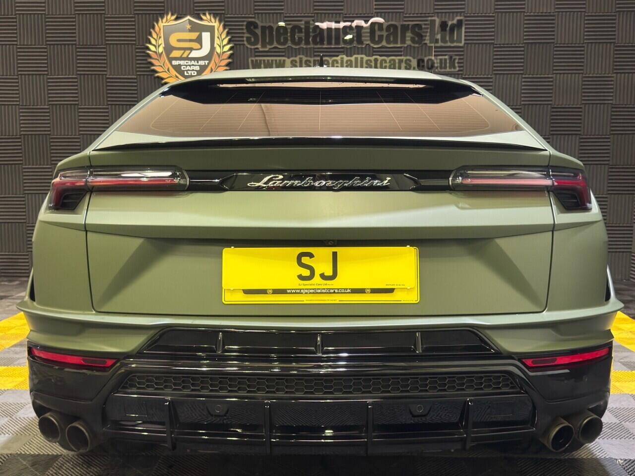 Lamborghini Urus view 3