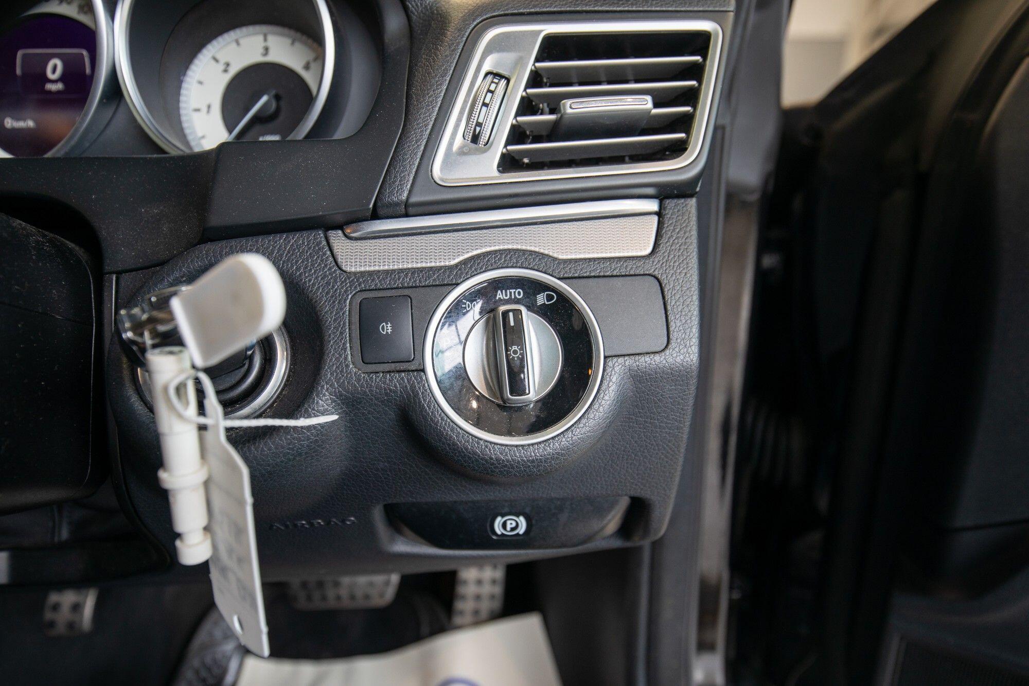 Mercedes-Benz E-Class view 12