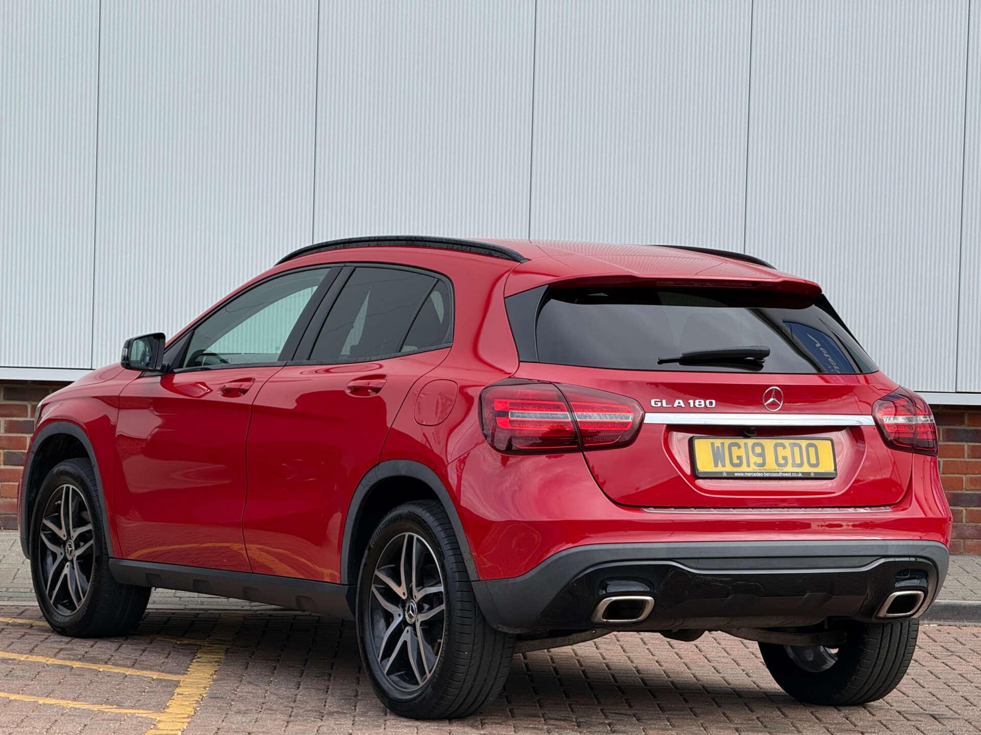 Mercedes-Benz GLA view 4