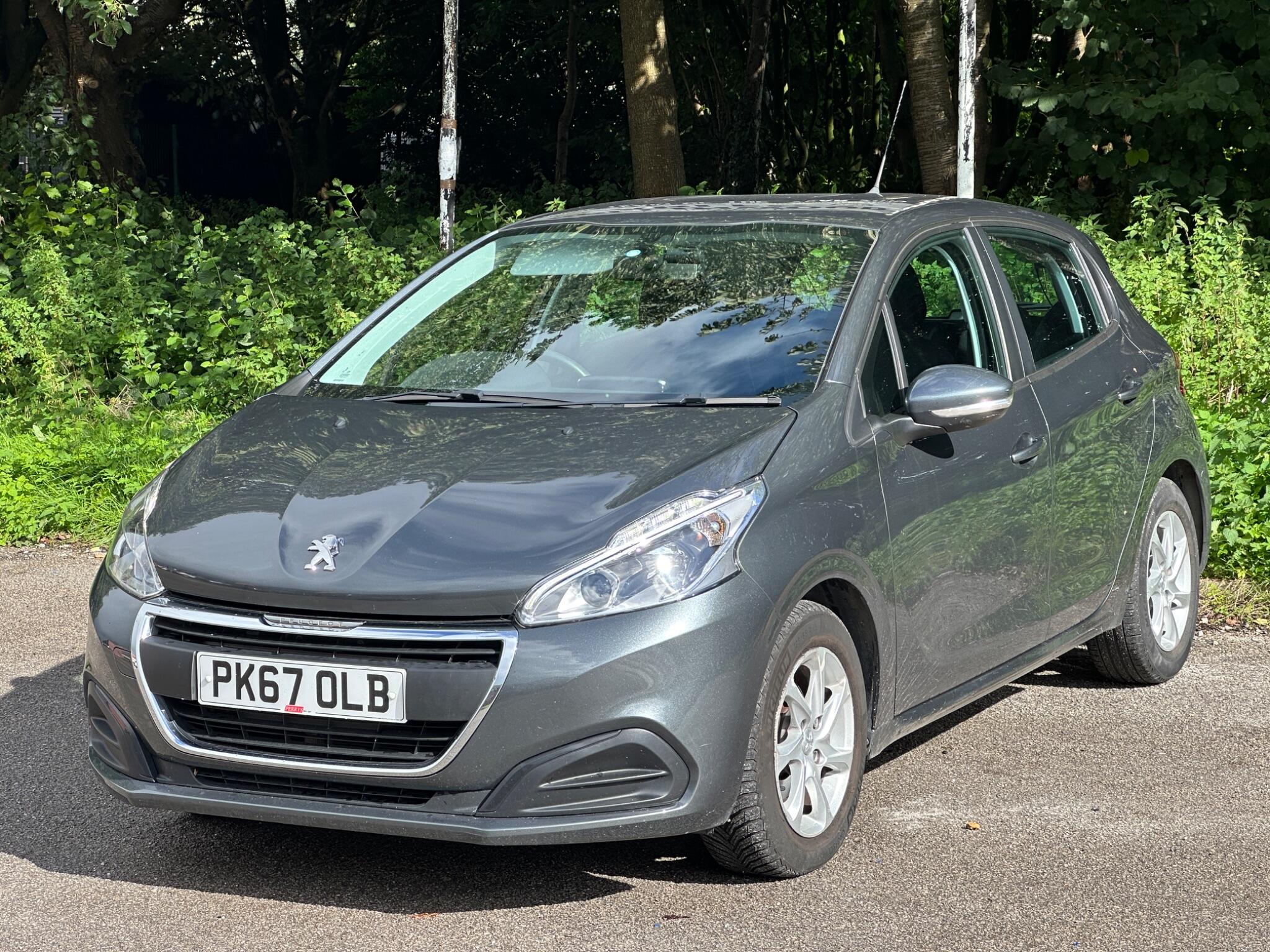 Peugeot 208 view 4