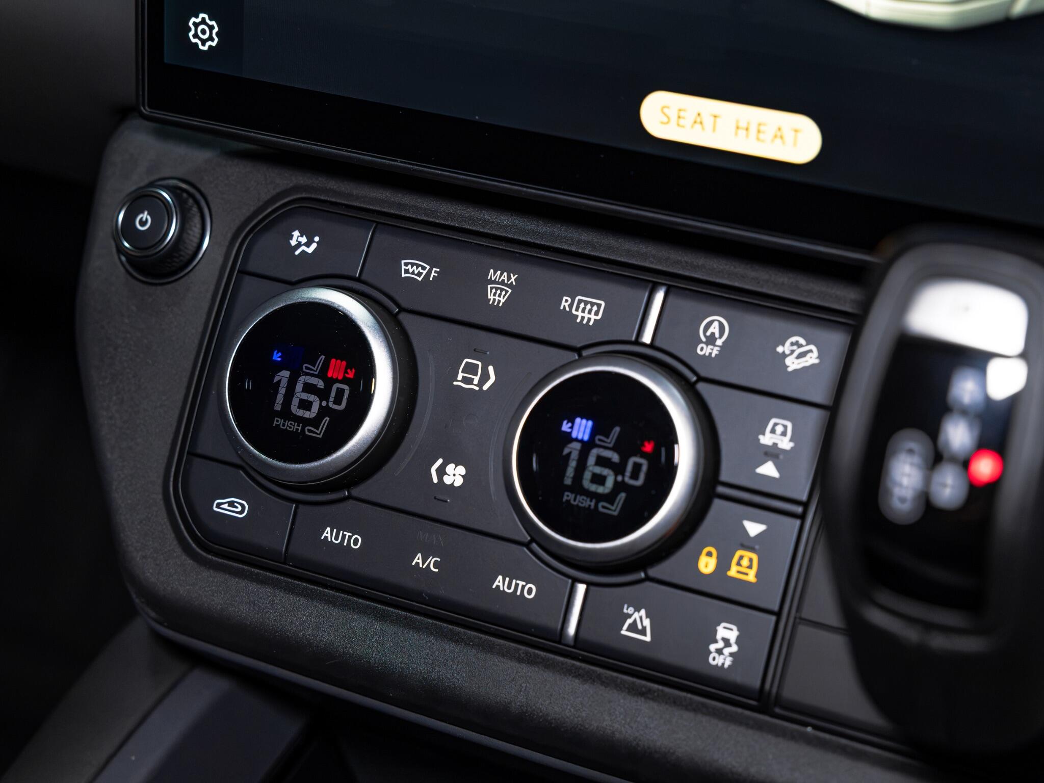 Land Rover Defender view 22