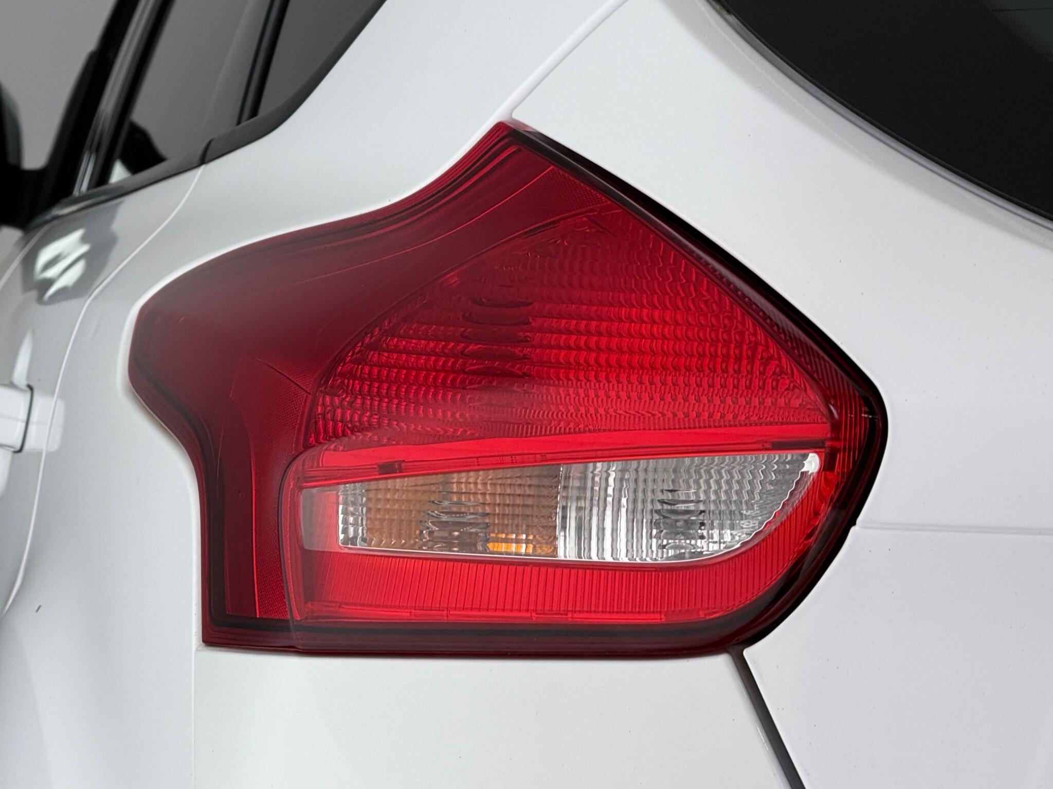 Ford Focus view 6