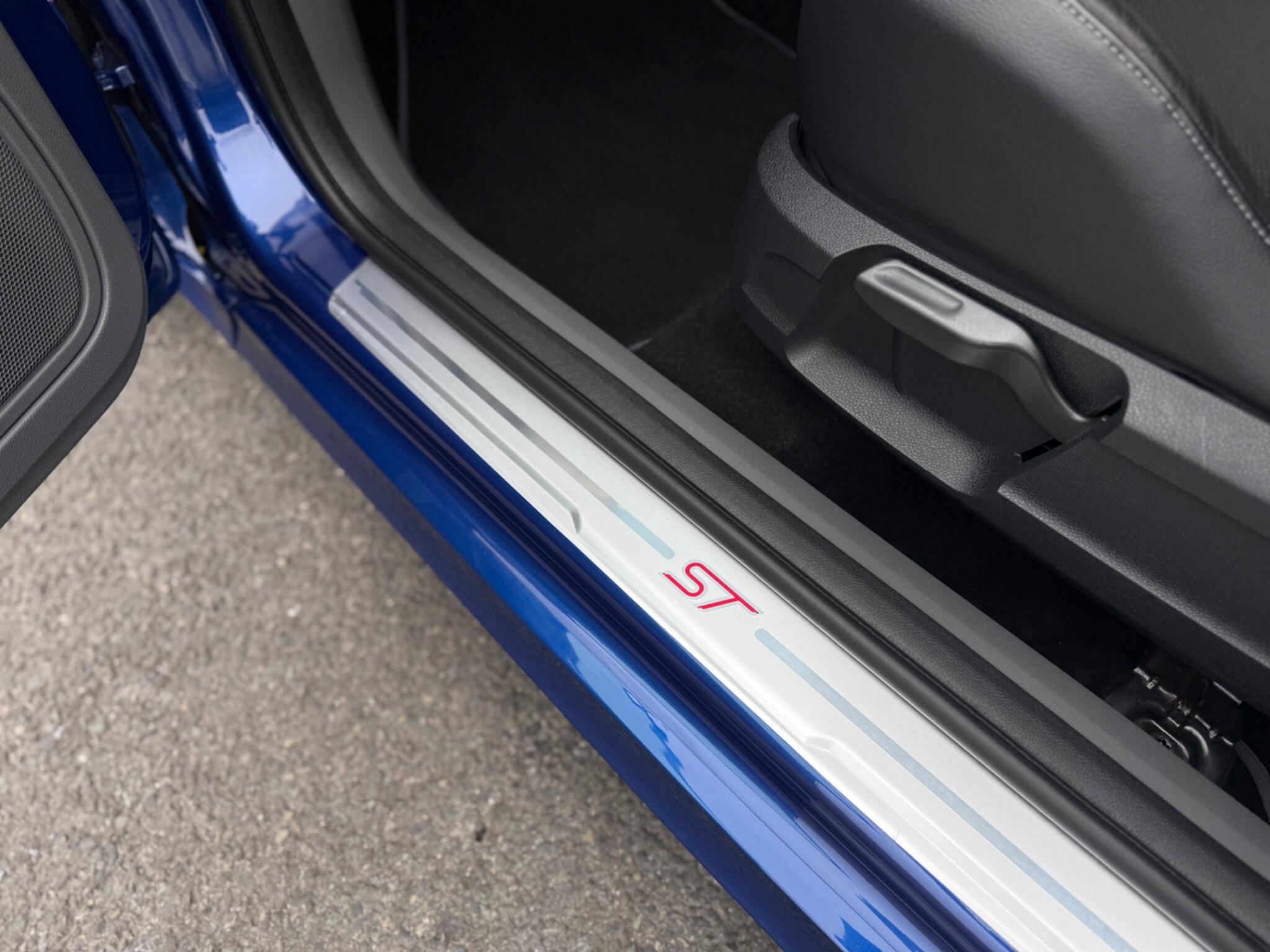 Ford Focus view 18