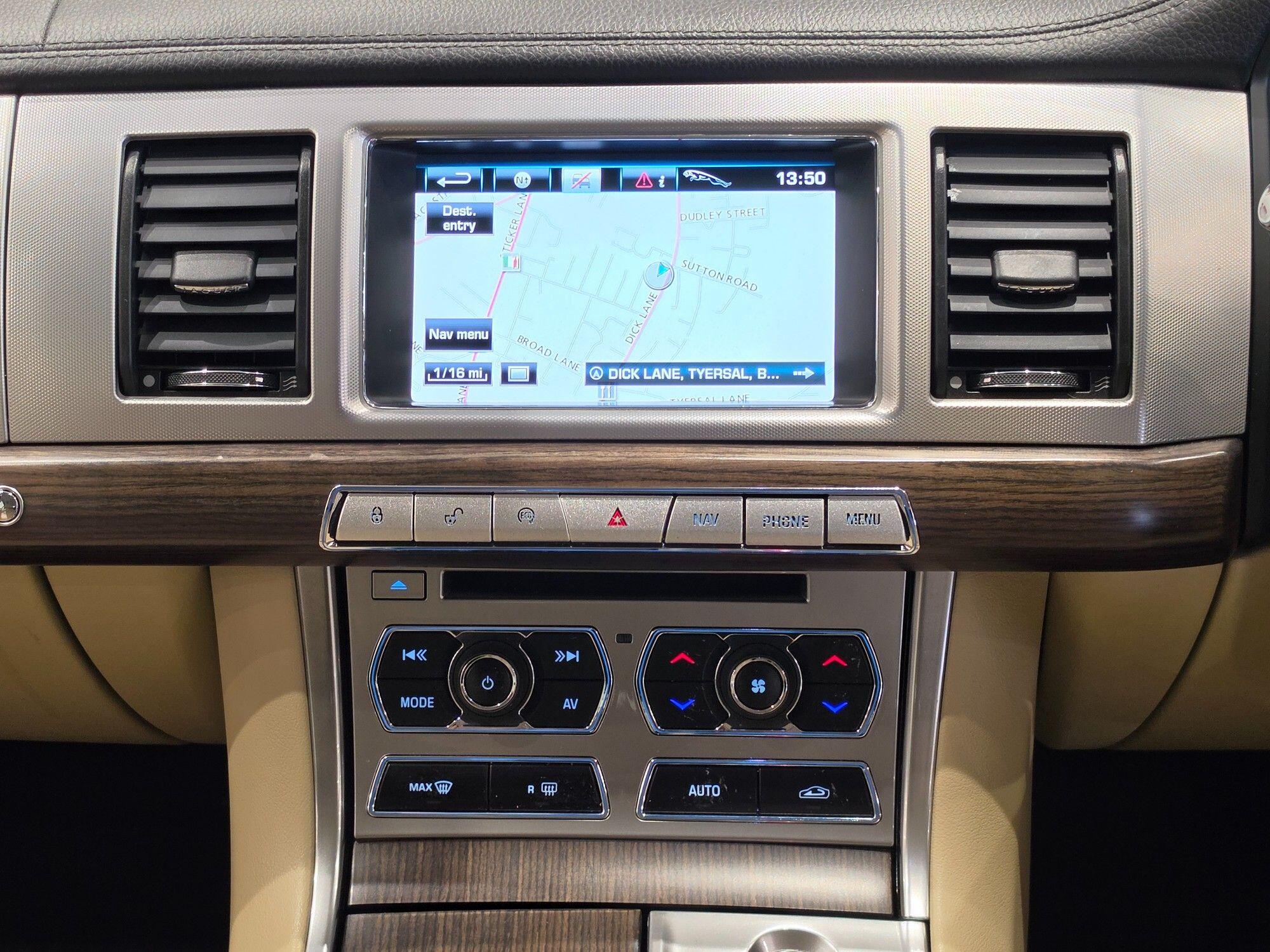 Jaguar XF view 25