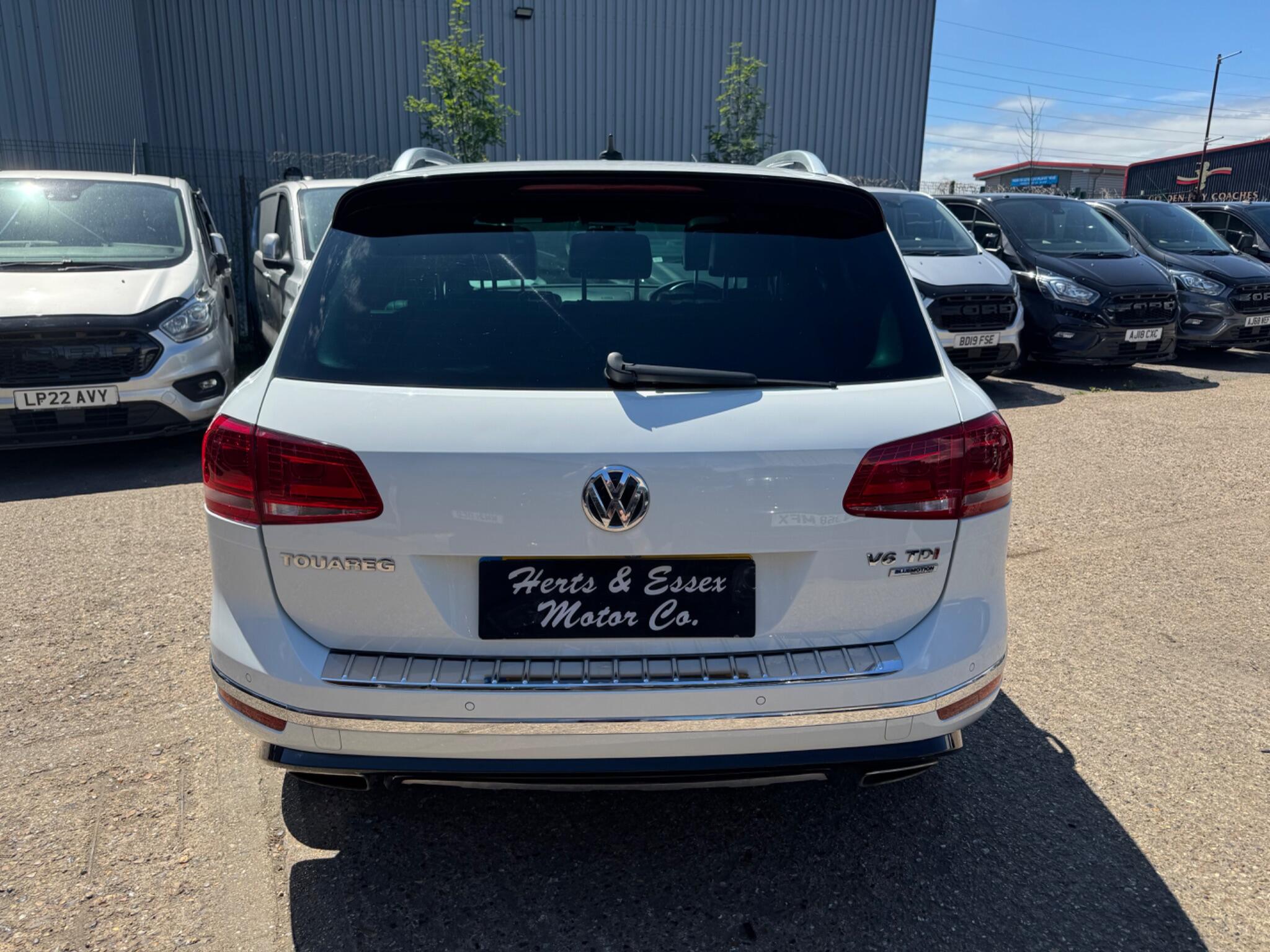 Volkswagen Touareg view 9