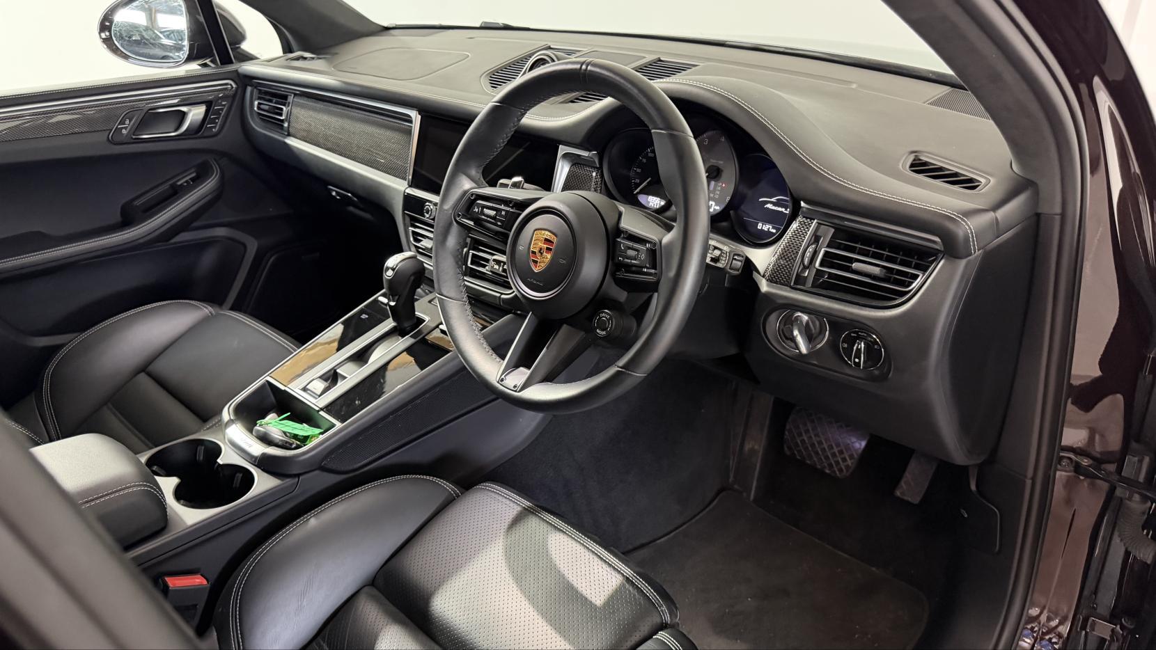 Porsche Macan view 11
