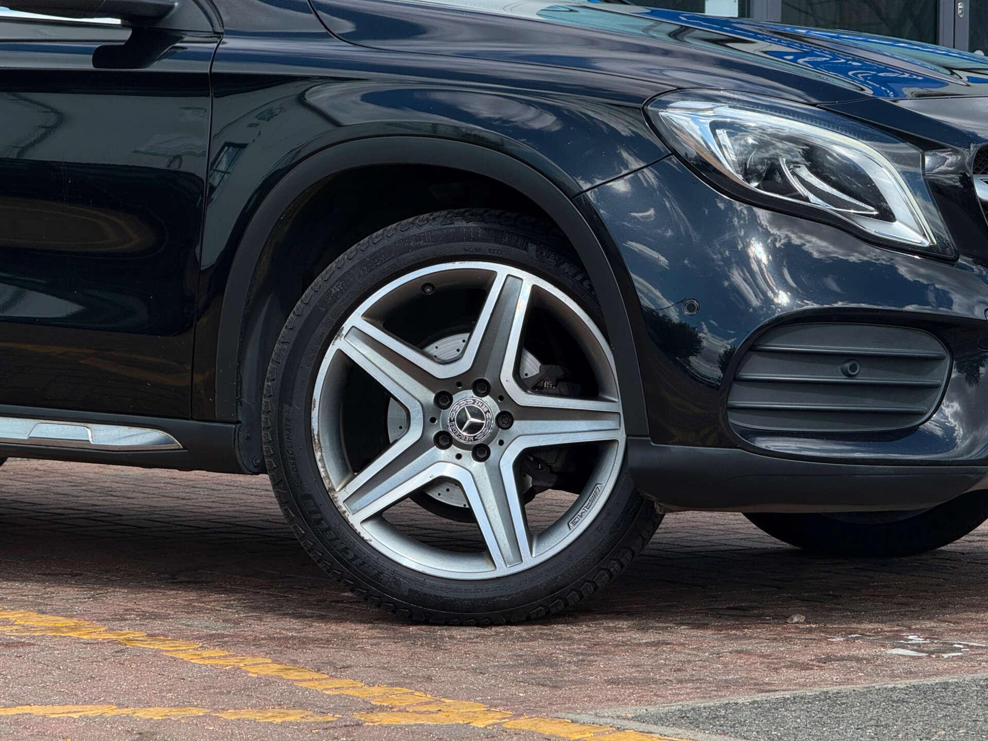 Mercedes-Benz Gla view 43