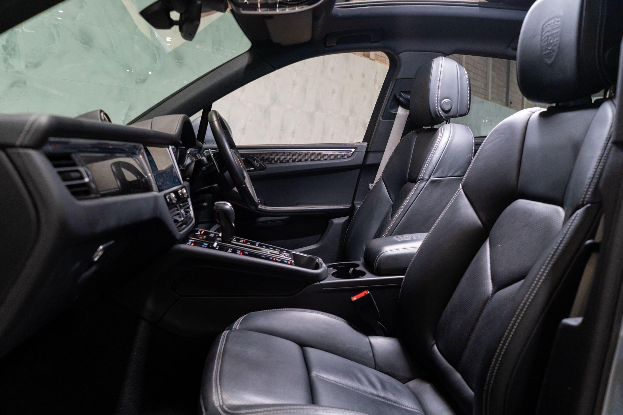 Porsche Macan view 15