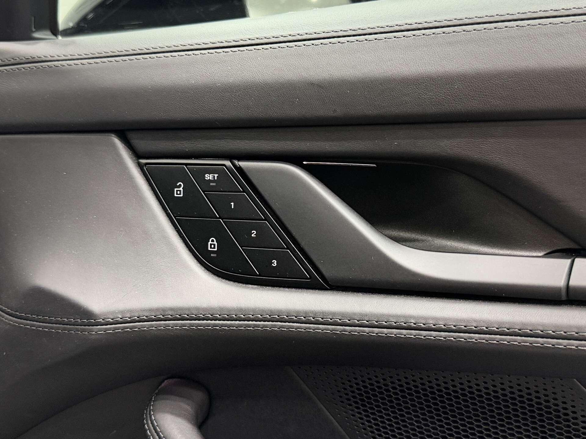 Porsche Taycan view 35