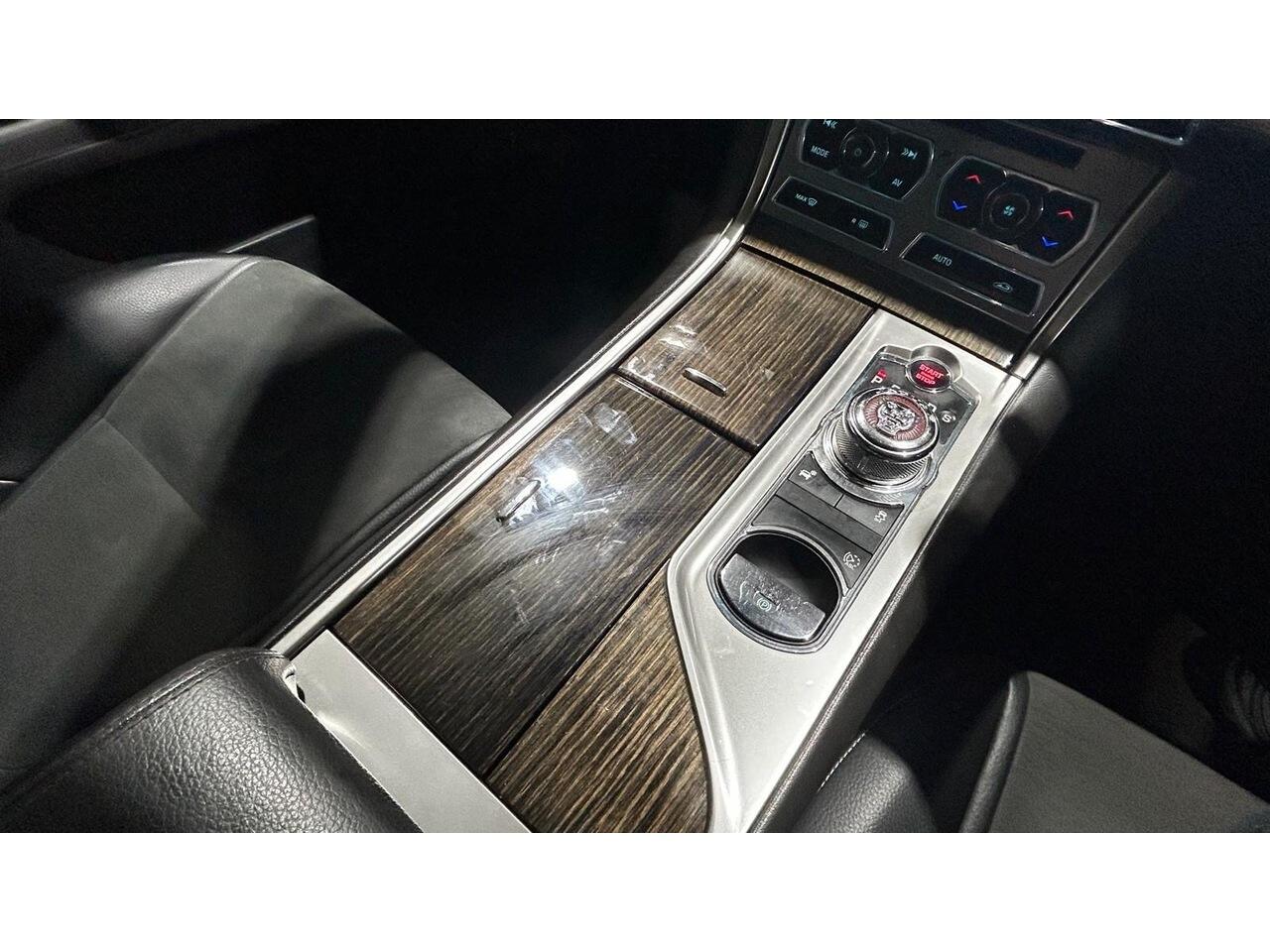 Jaguar XF view 20