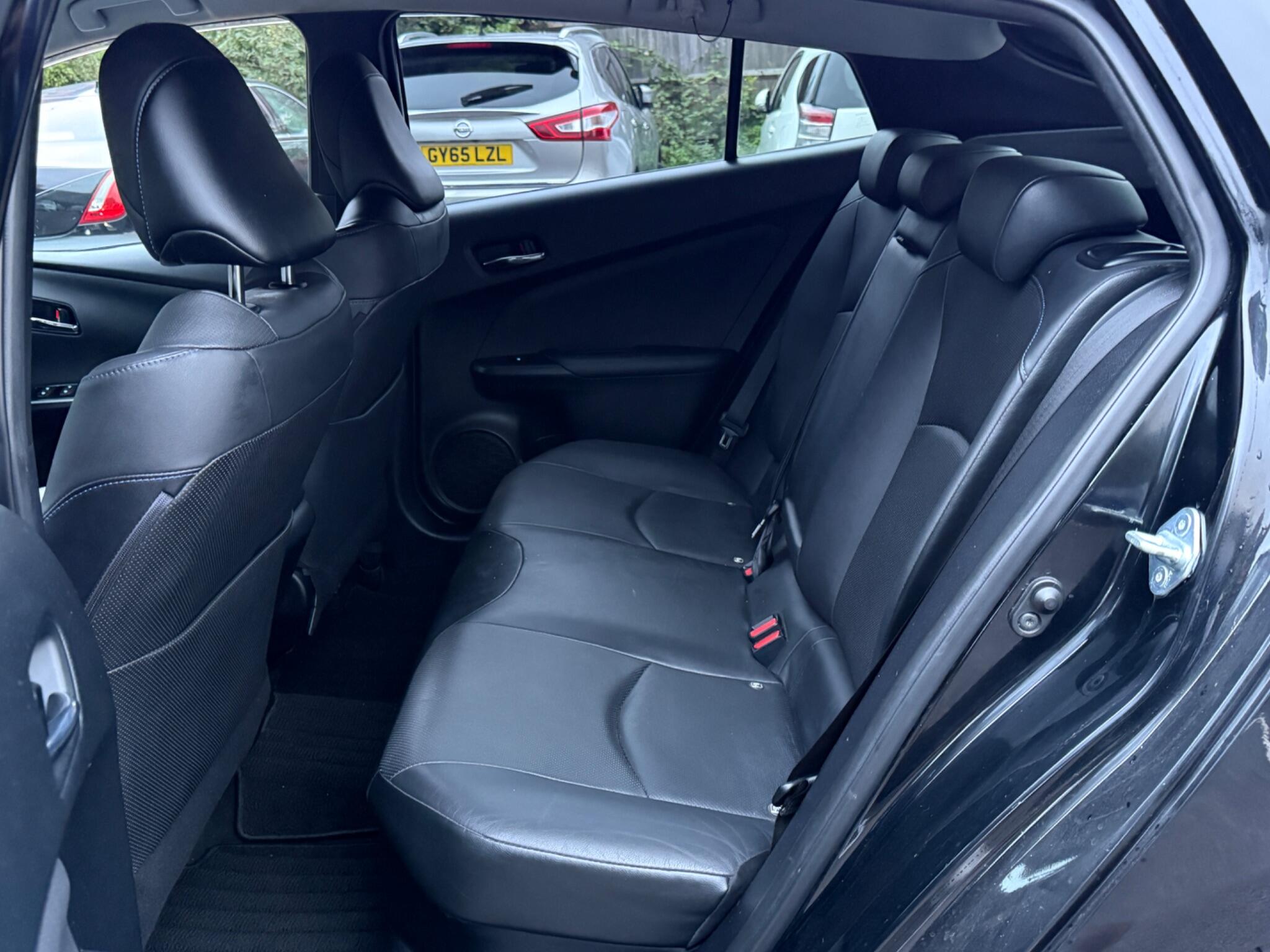Toyota Prius - Image 28