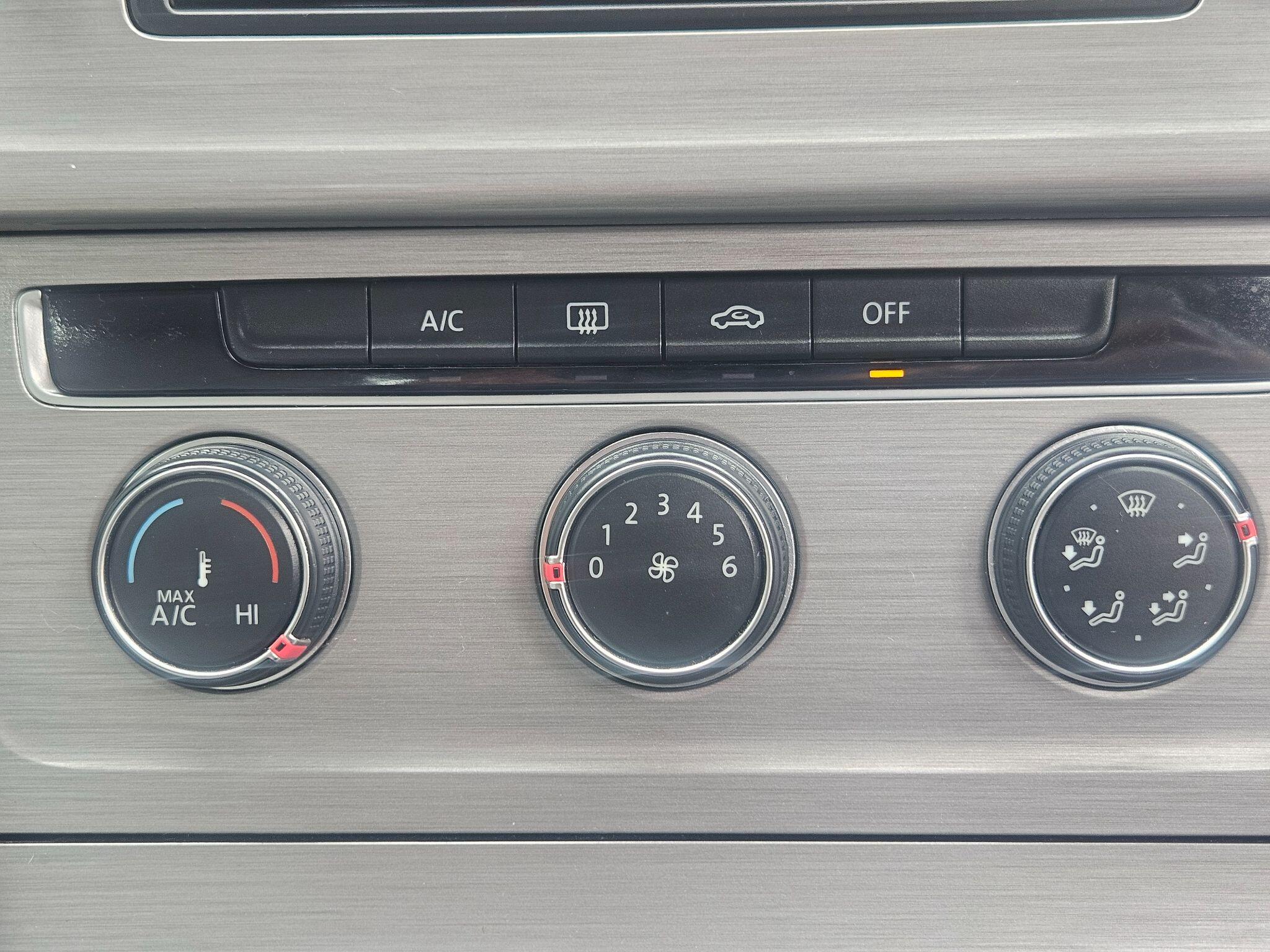 2015 Volkswagen Golf image 28