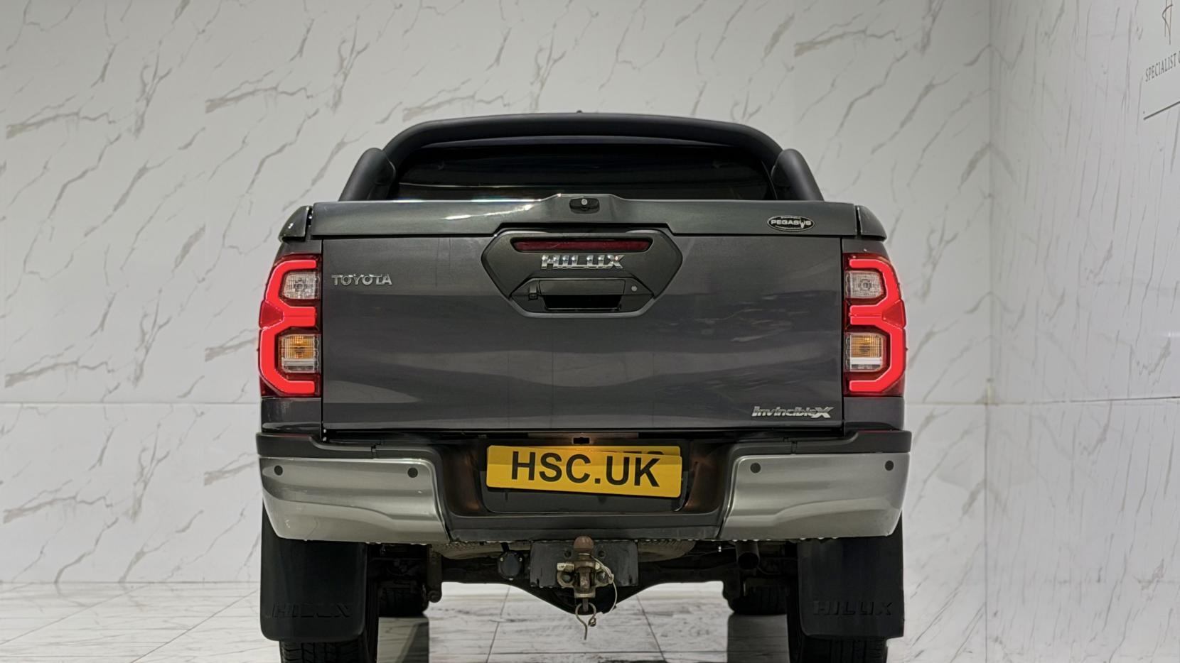 Toyota Hilux view 10