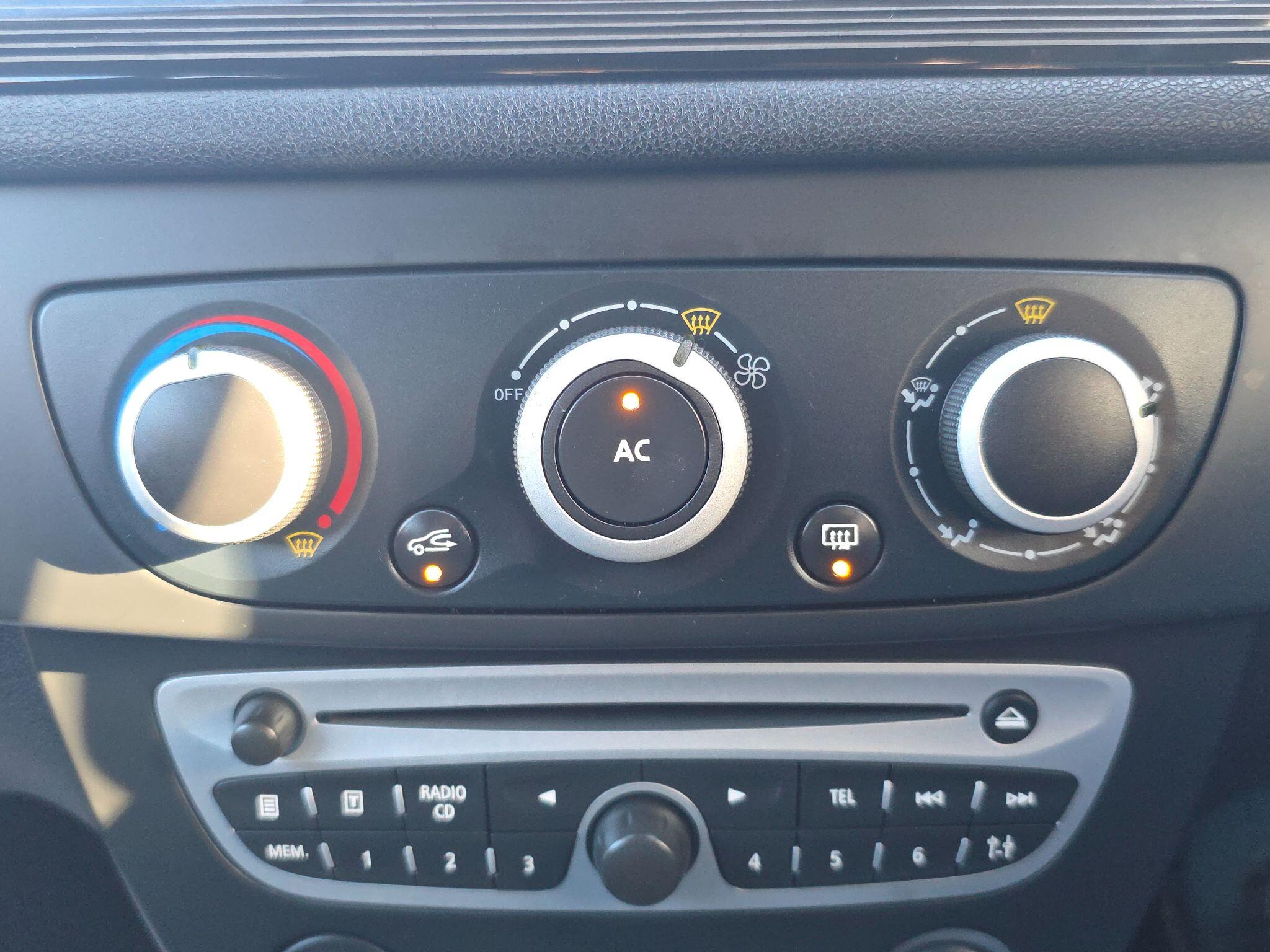 2010 Renault Megane image 31
