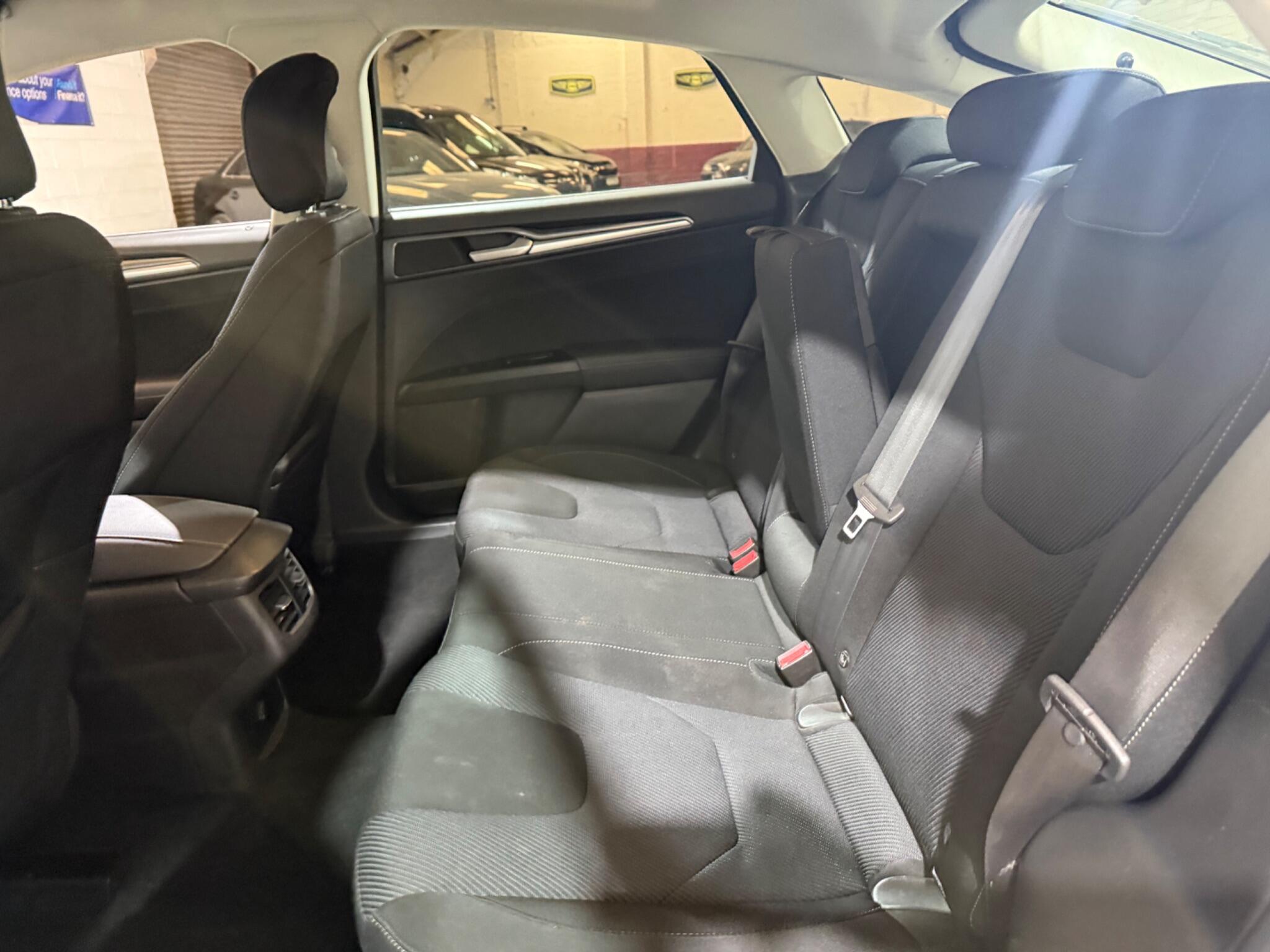 Ford Mondeo view 46