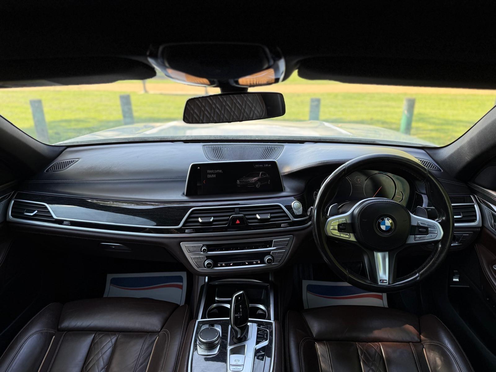 BMW 7 Series view 17