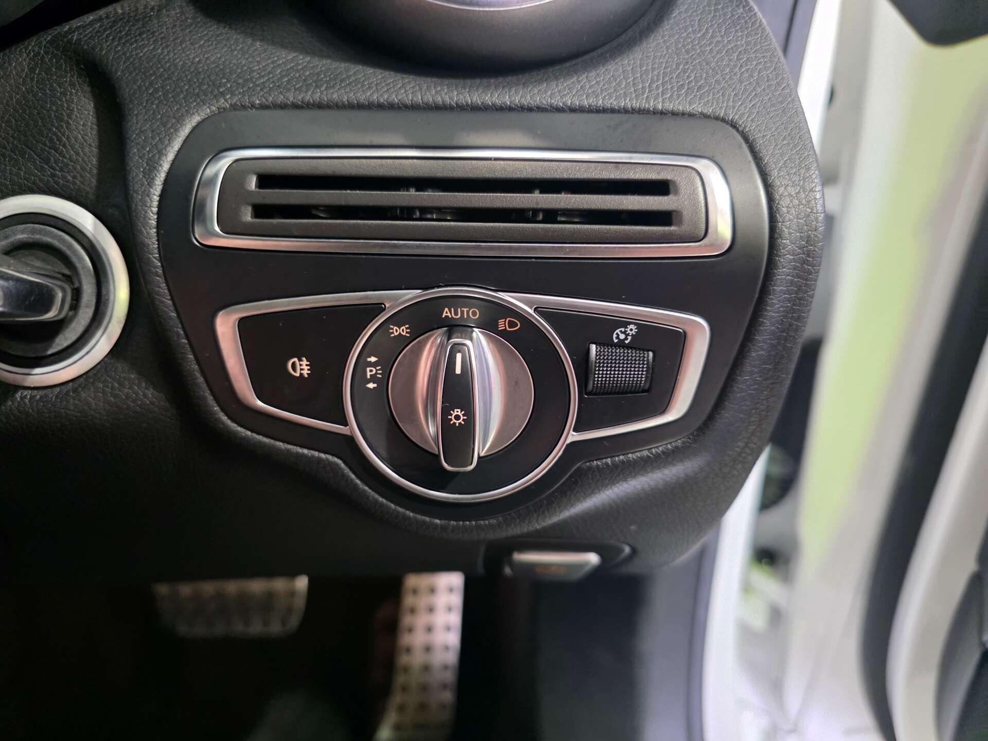 Mercedes-Benz C-Class view 22
