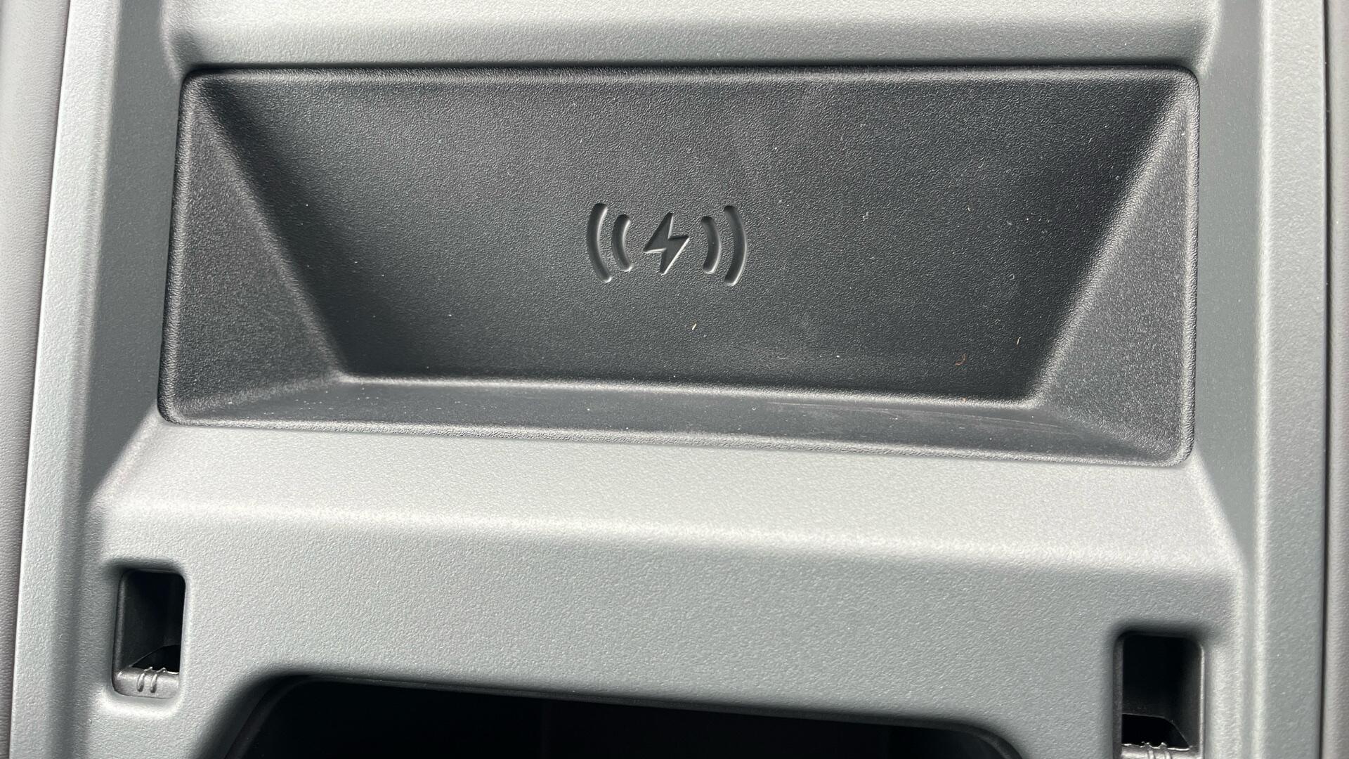 Land Rover Defender view 50