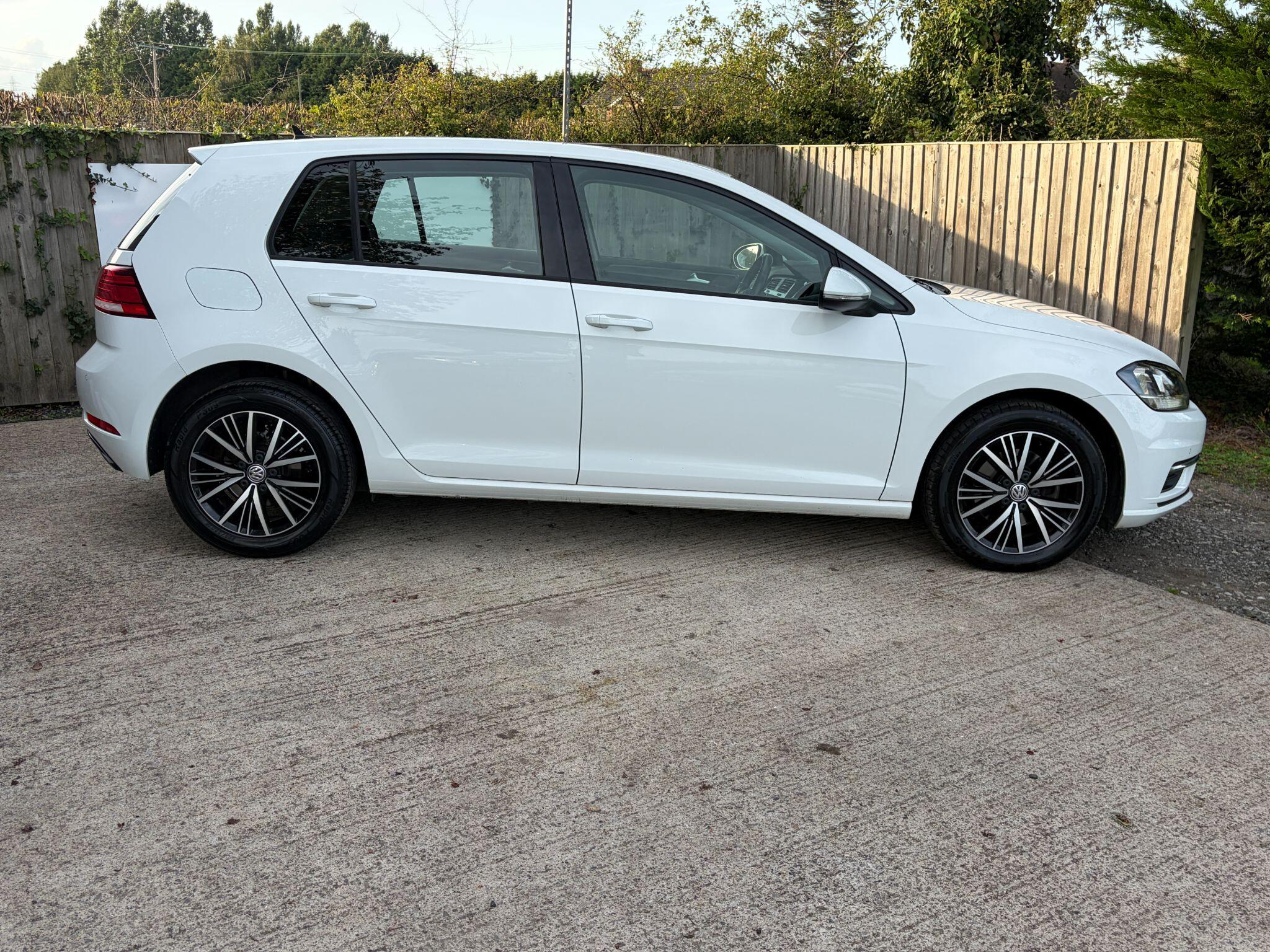 Volkswagen Golf view 3