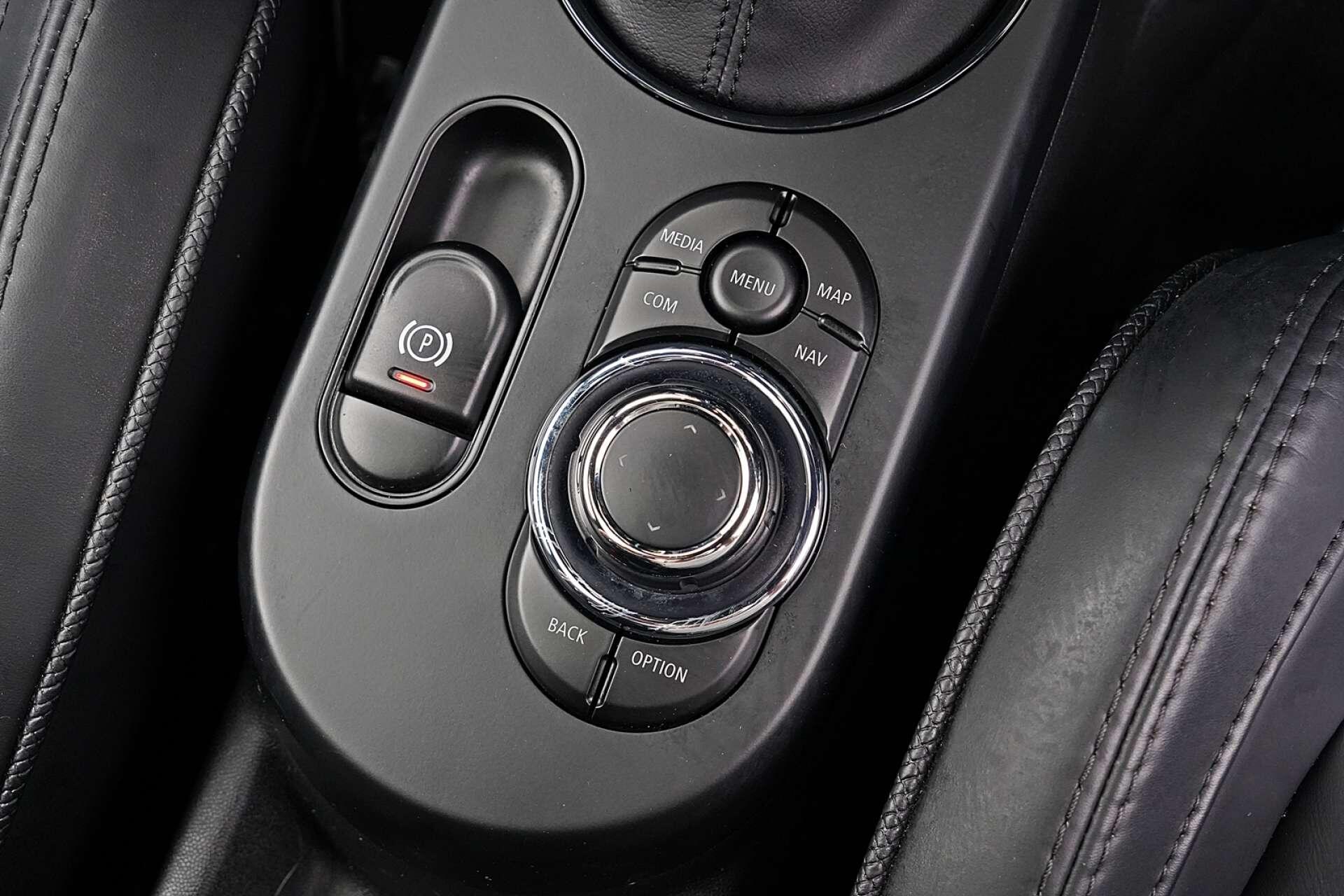 Mini Hatch view 18