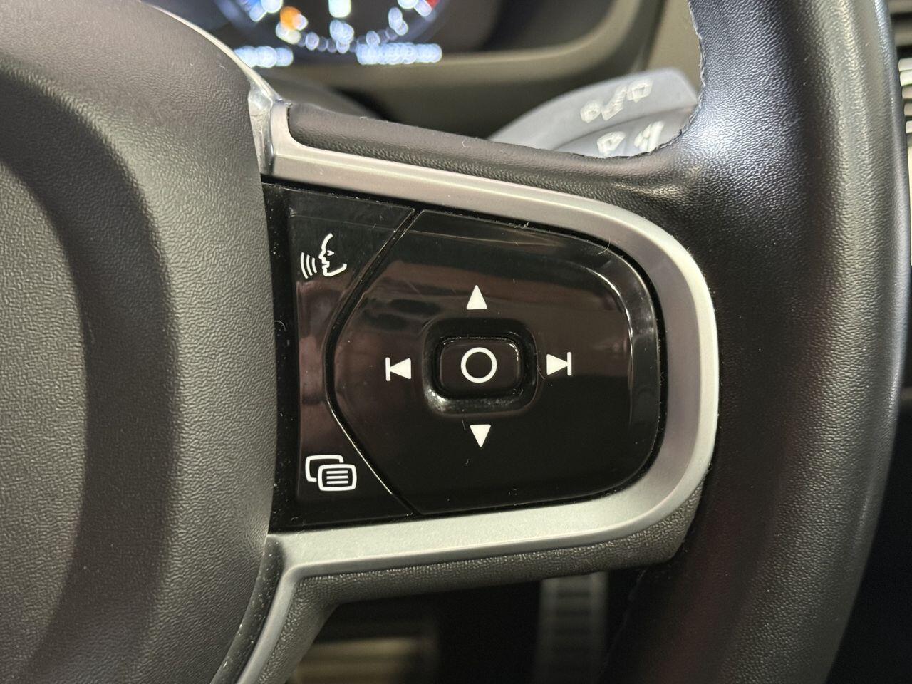 Volvo XC90 view 38