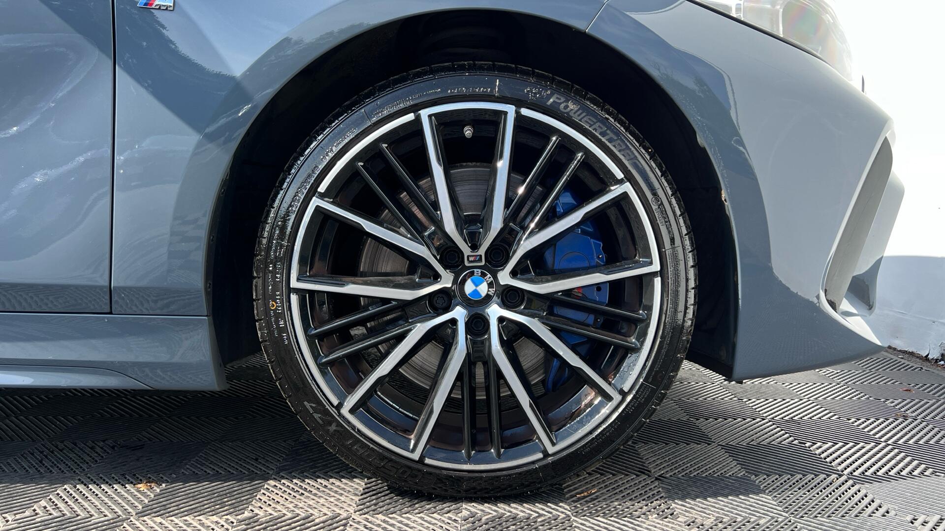 BMW 1 Series view 14
