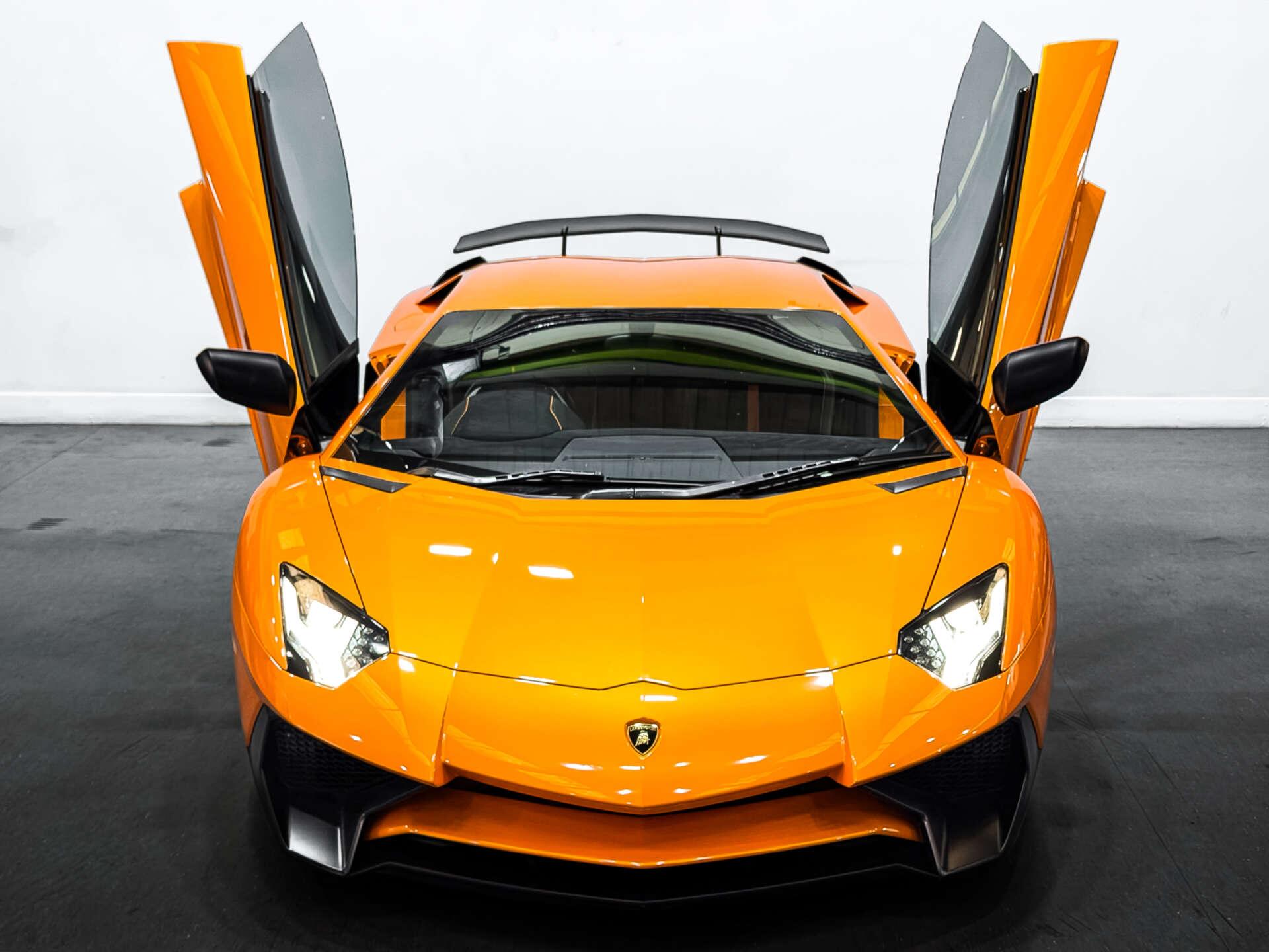 Lamborghini Aventador view 40